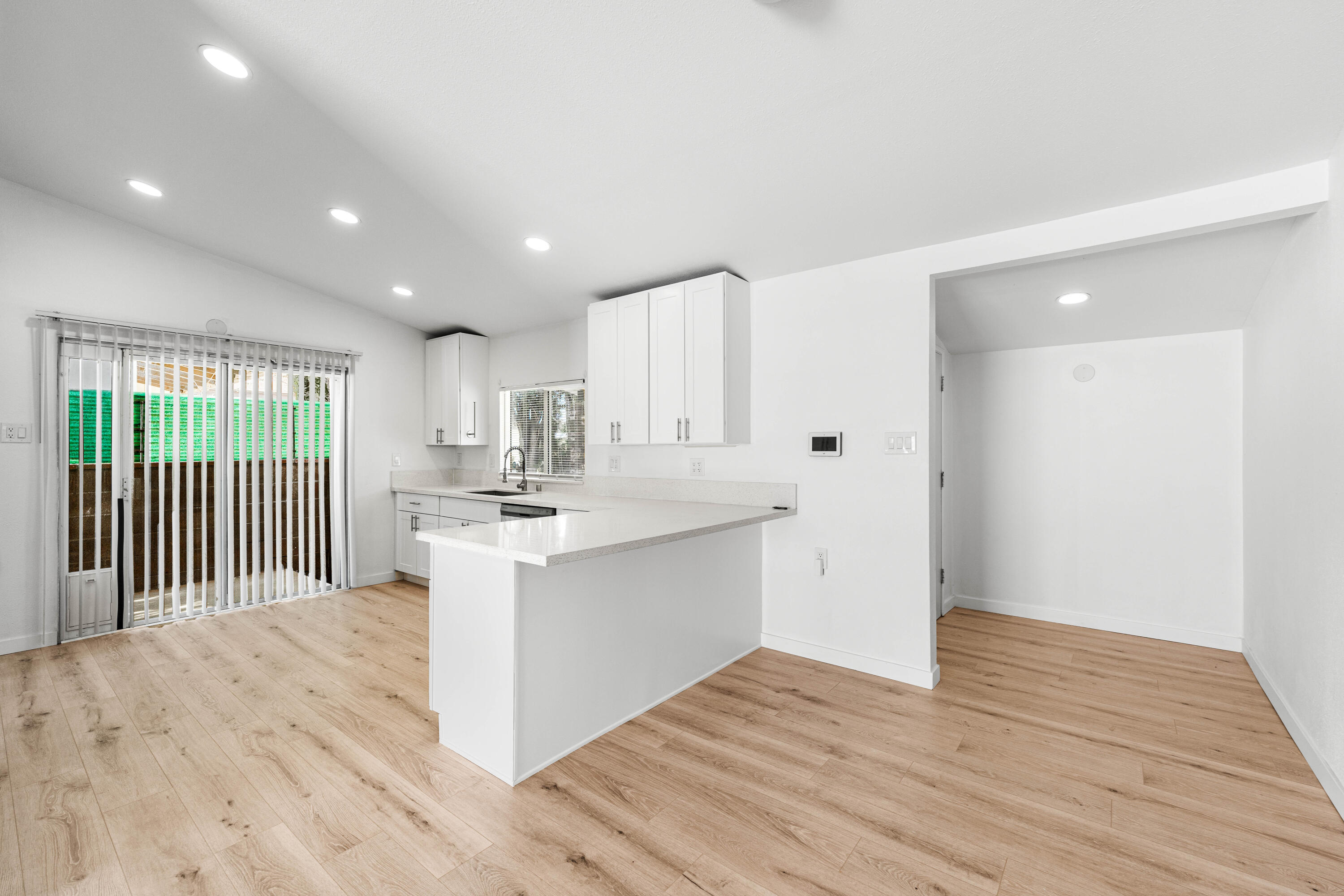 815 W Holguin Street