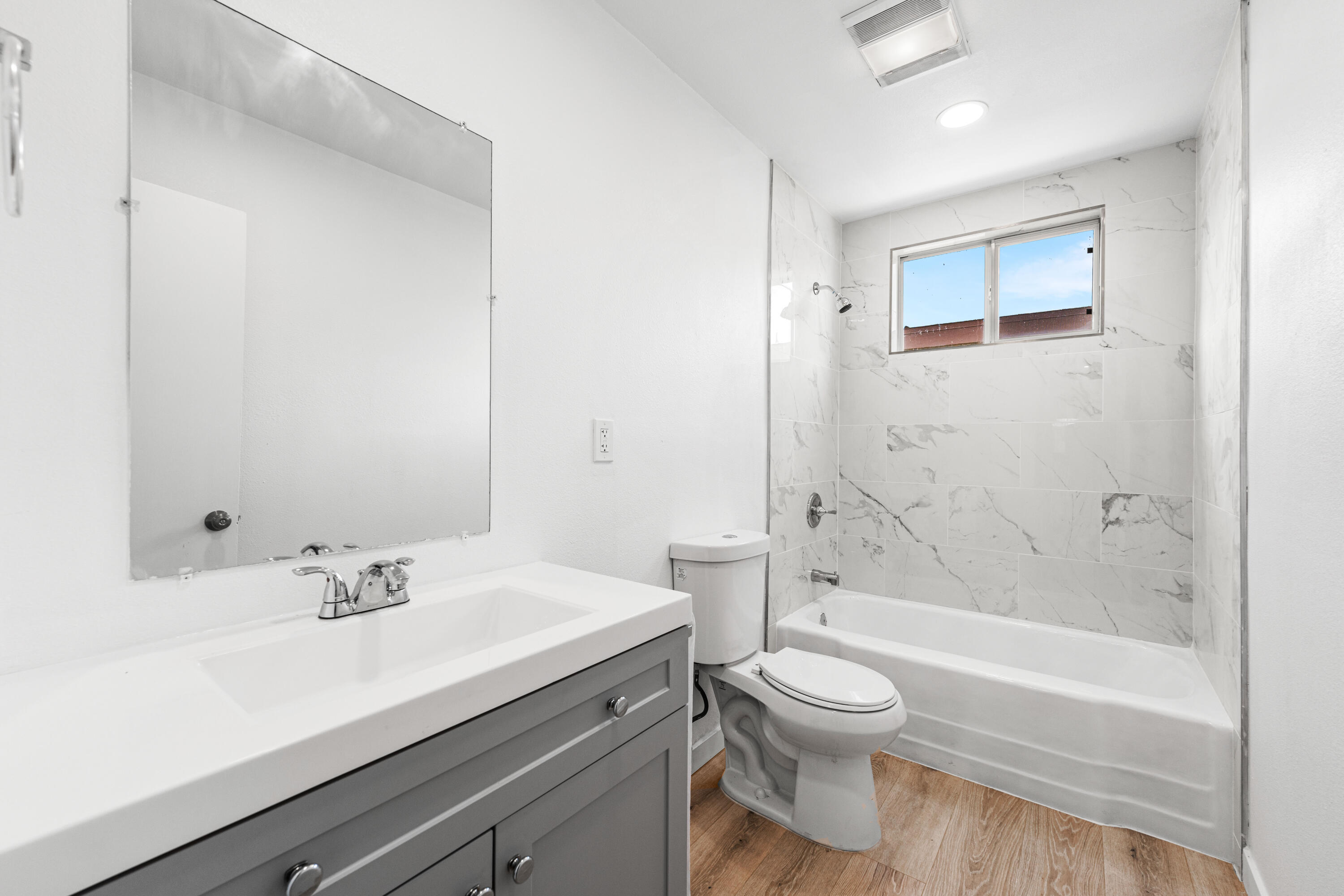 815 W Holguin Street