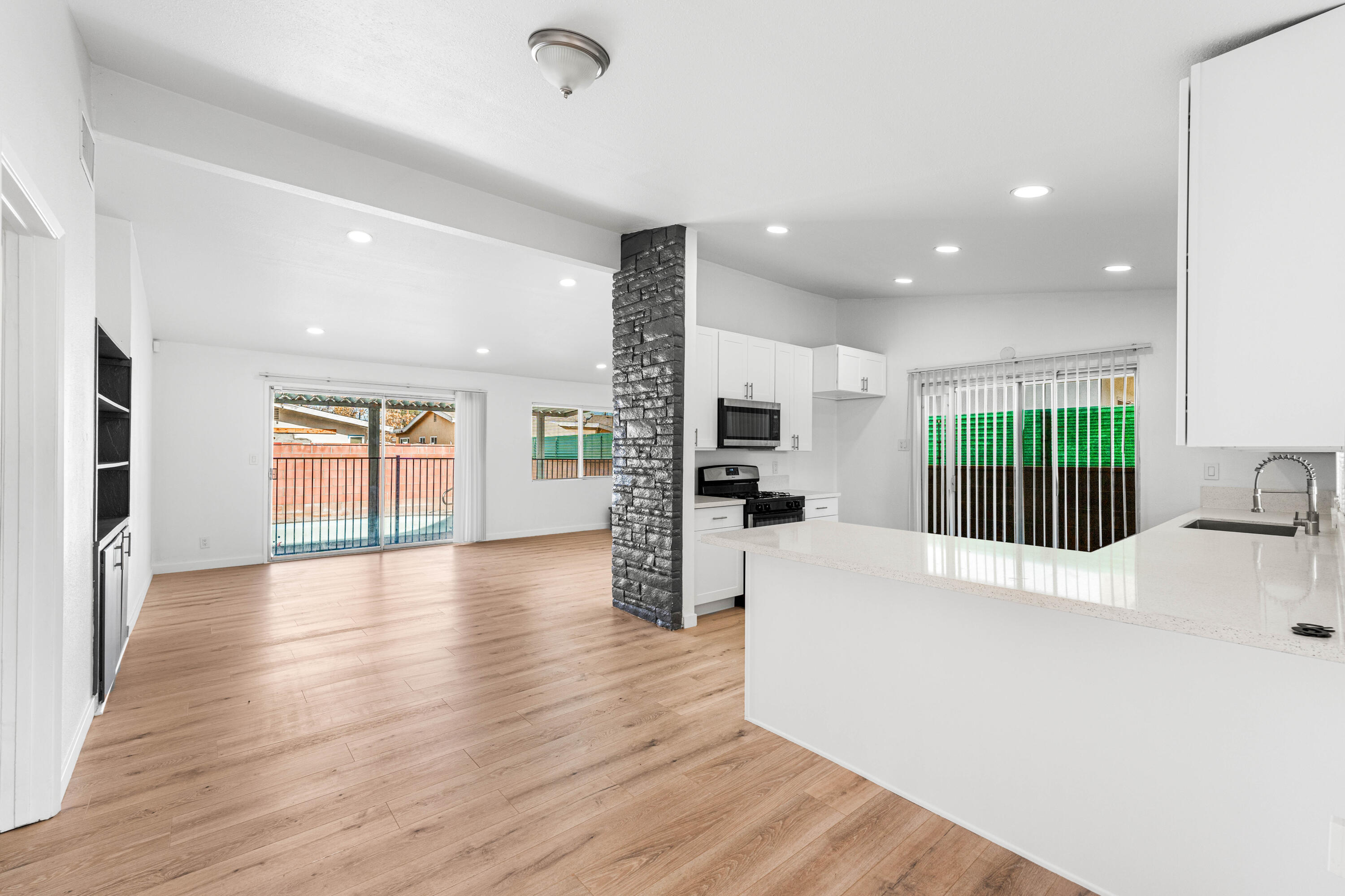 815 W Holguin Street