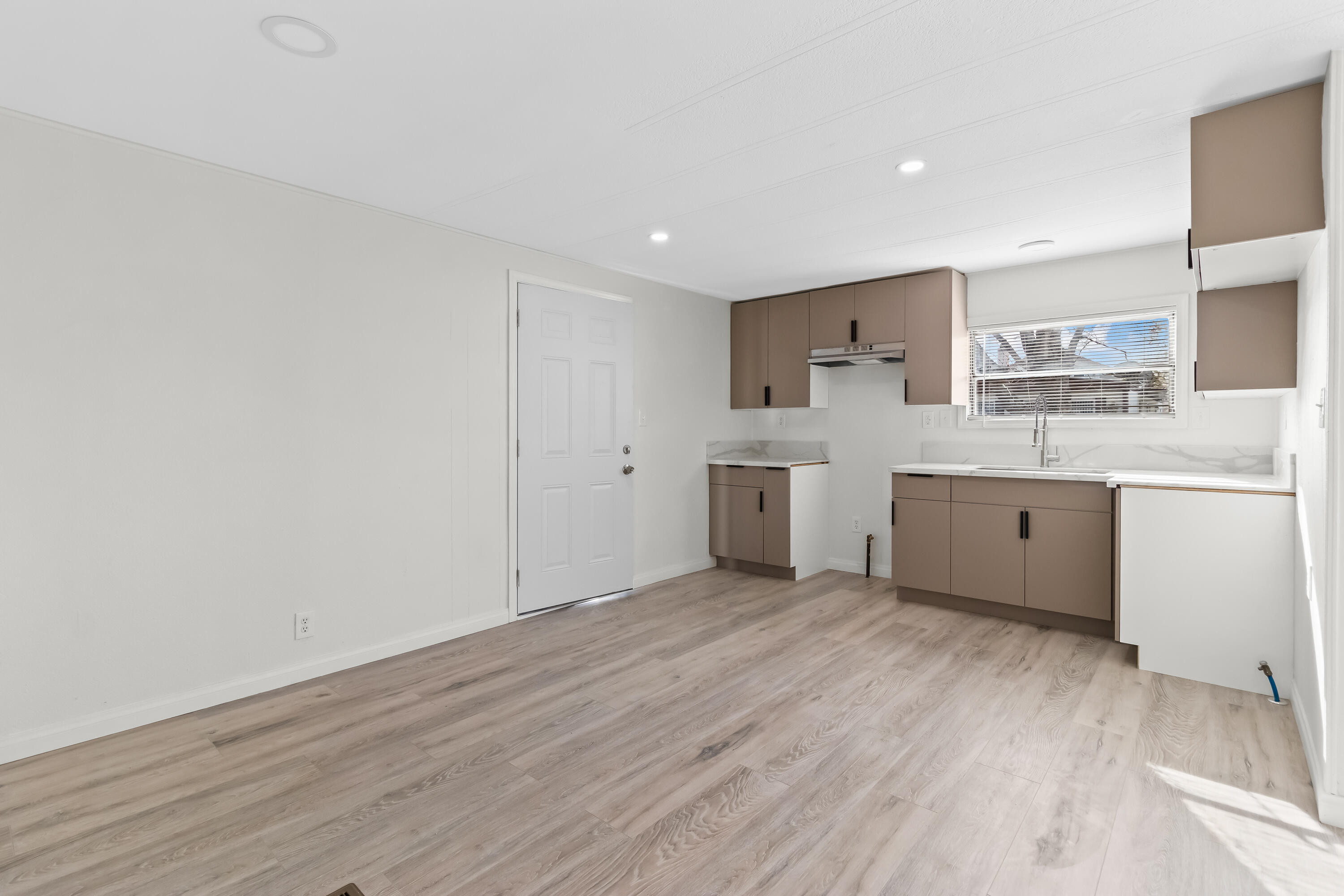 43850 E 20th St E Unit: 208