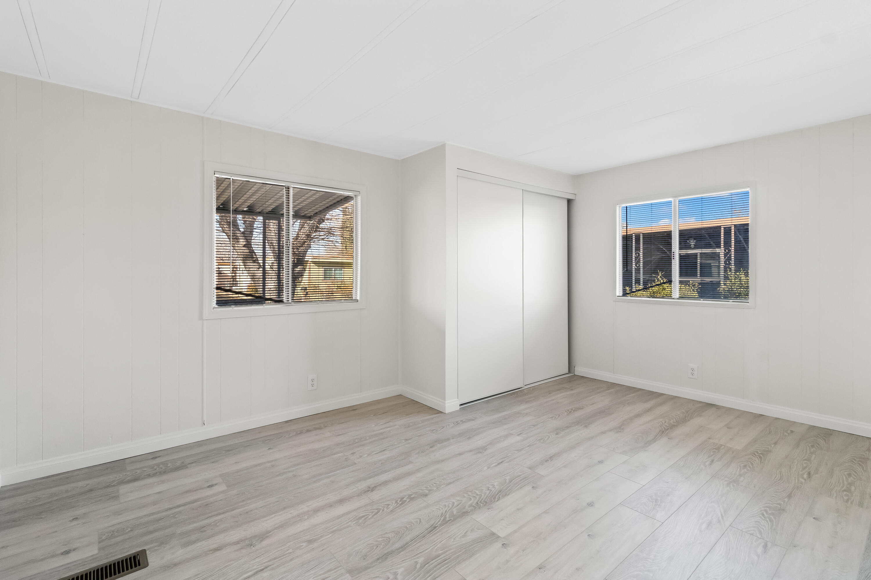 43850 E 20th St E Unit: 208