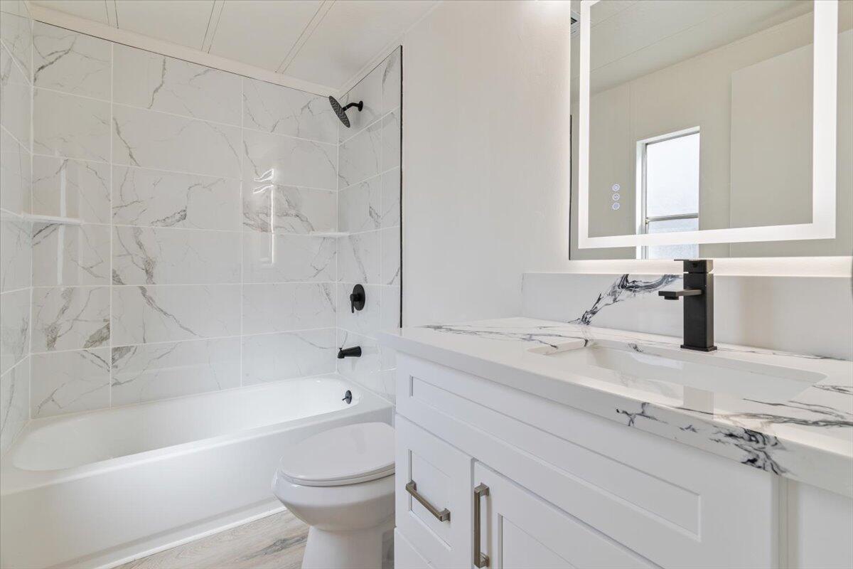 2330 E Avenue J8 Unit: 24