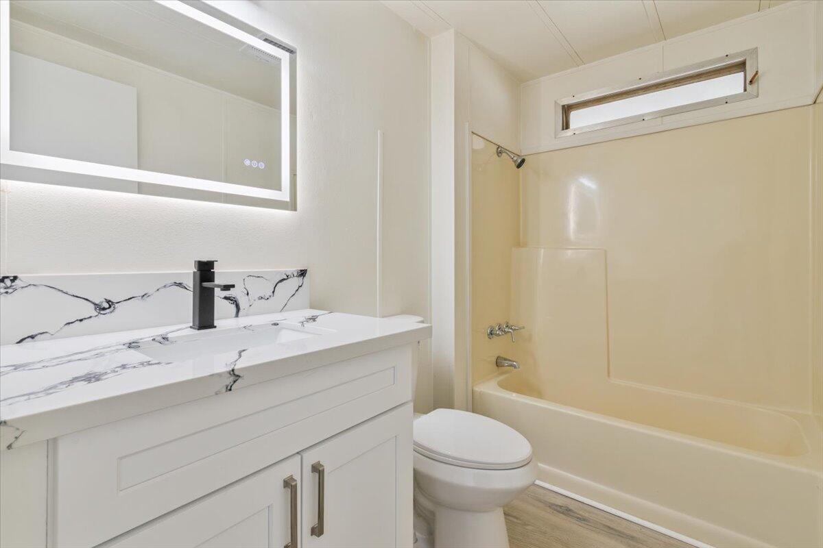 2330 E Avenue J8 Unit: 24