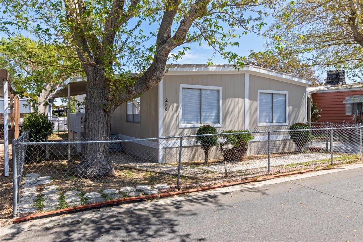 43850 E 20th Street Unit: 256