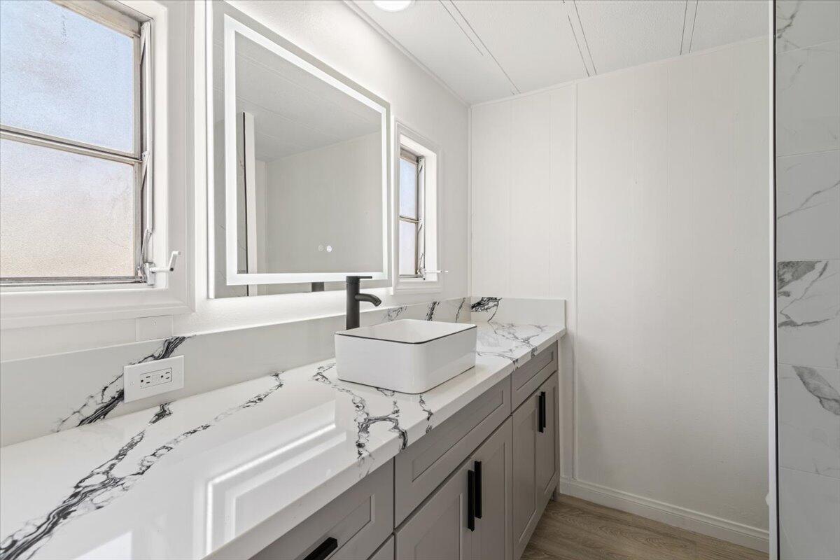43850 E 20th Street Unit: 256