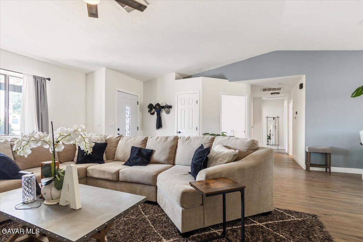 8649 Tamarack Avenue