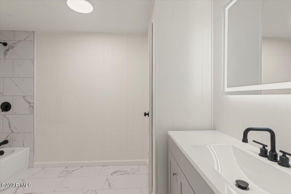 43850 20th St E Unit: 33