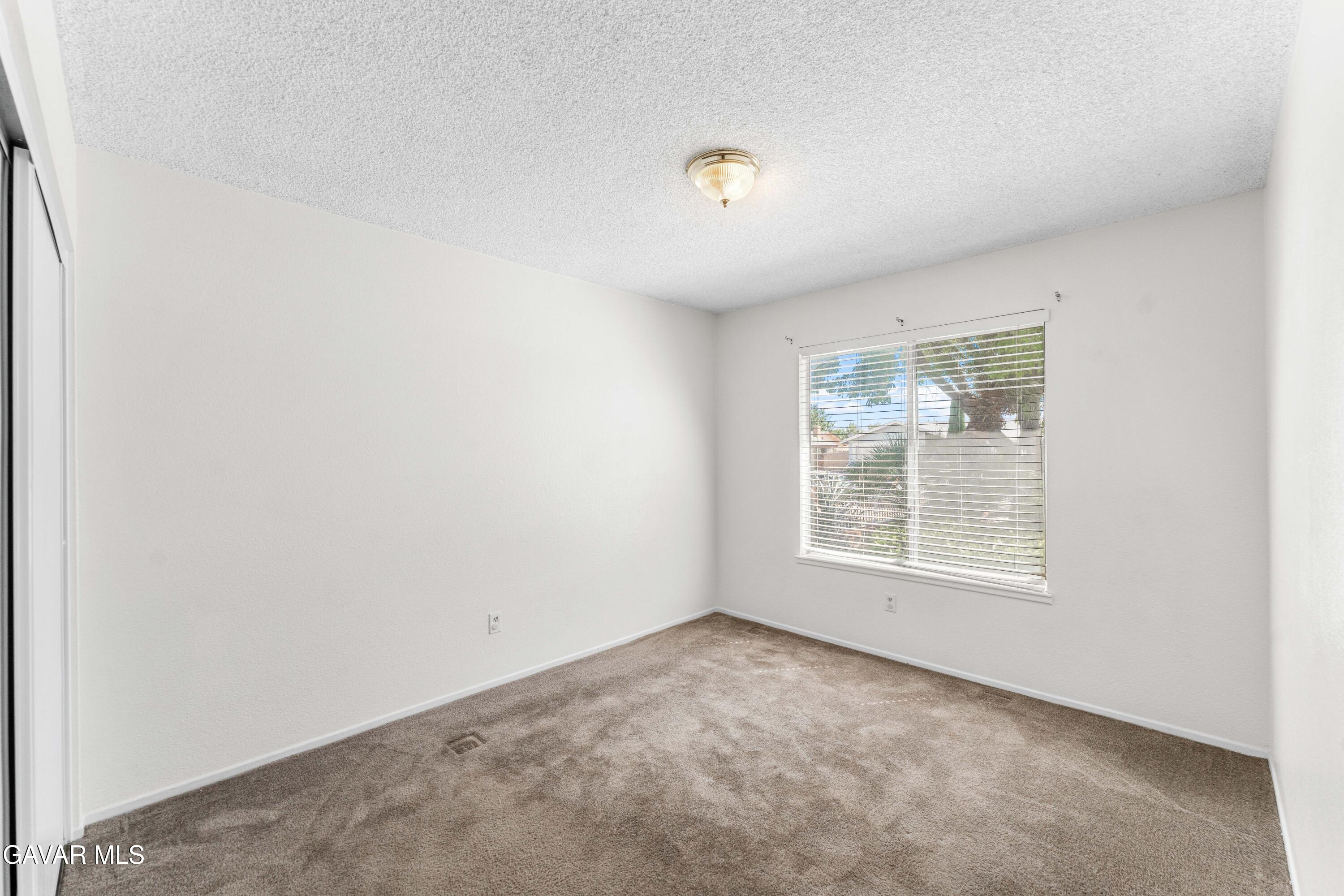 39221 Foxholm Drive