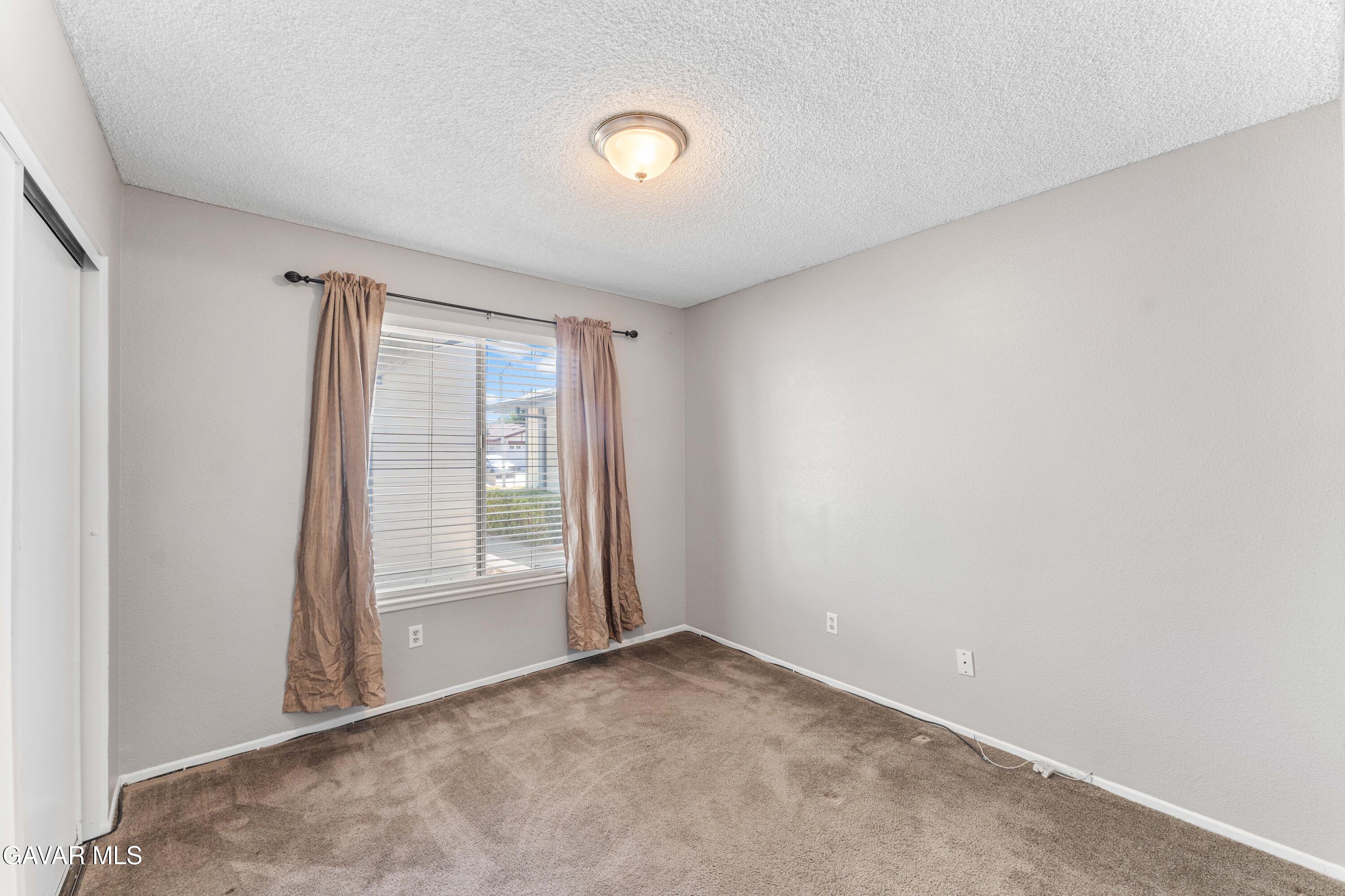 39221 Foxholm Drive