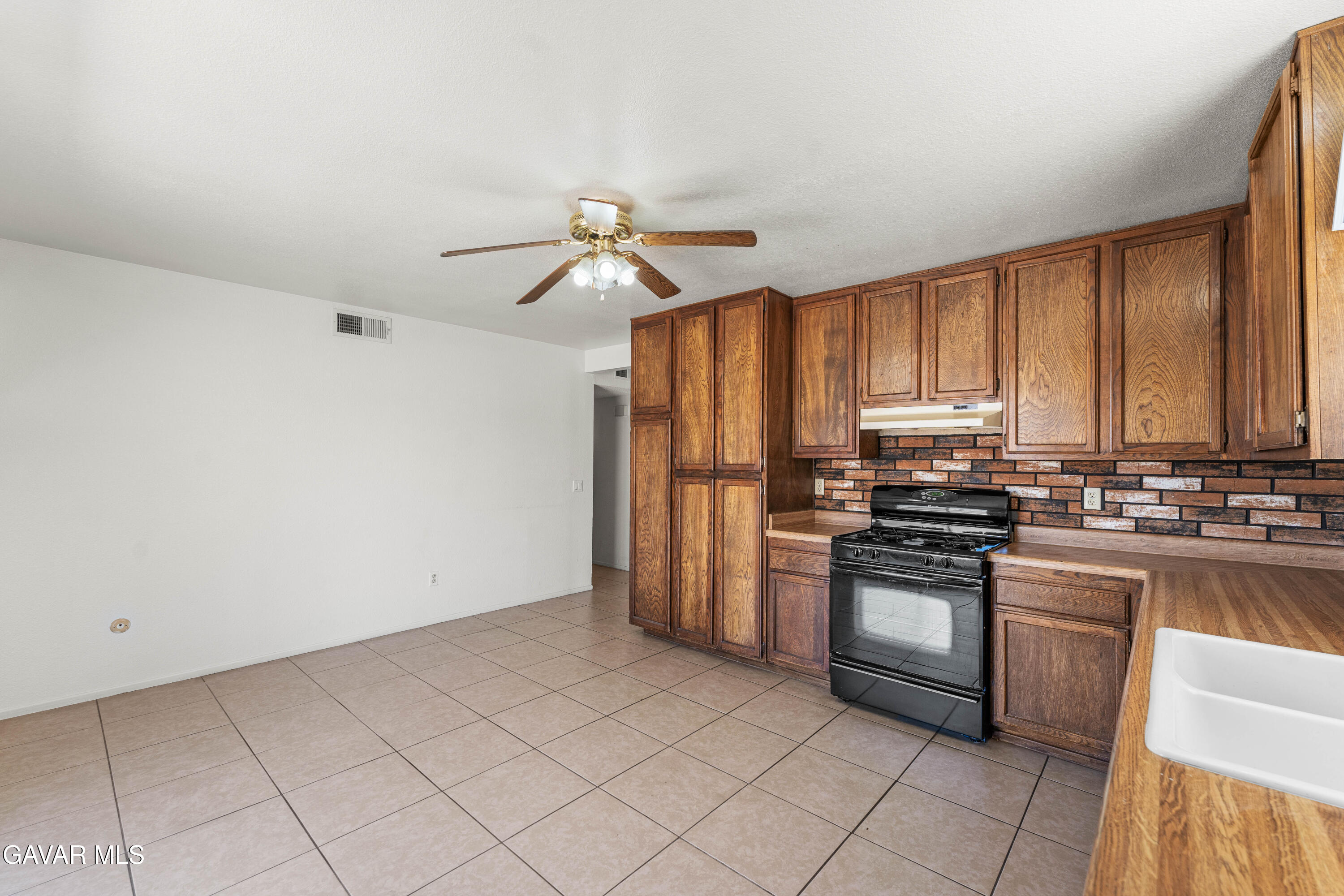 39221 Foxholm Drive