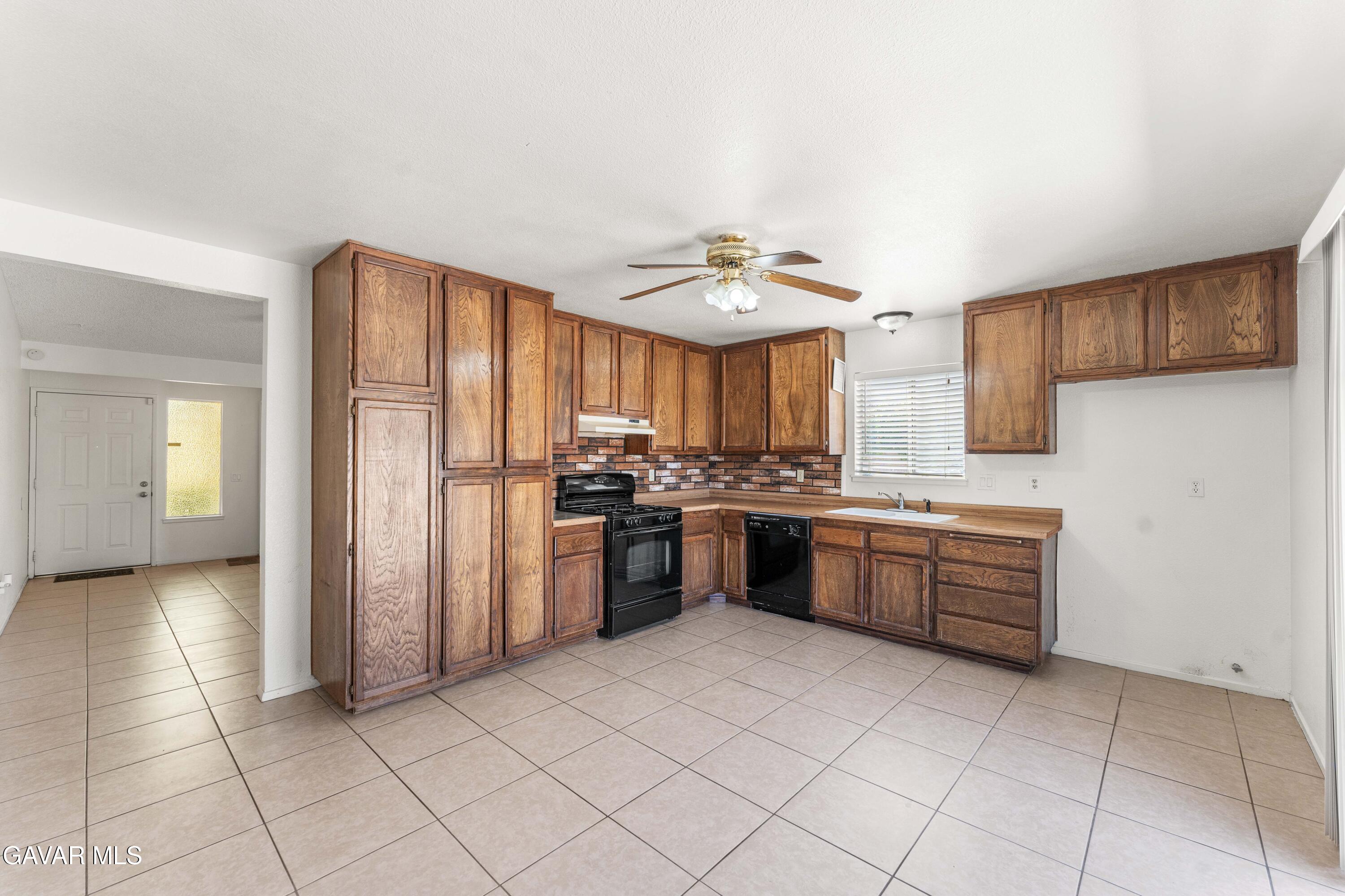 39221 Foxholm Drive