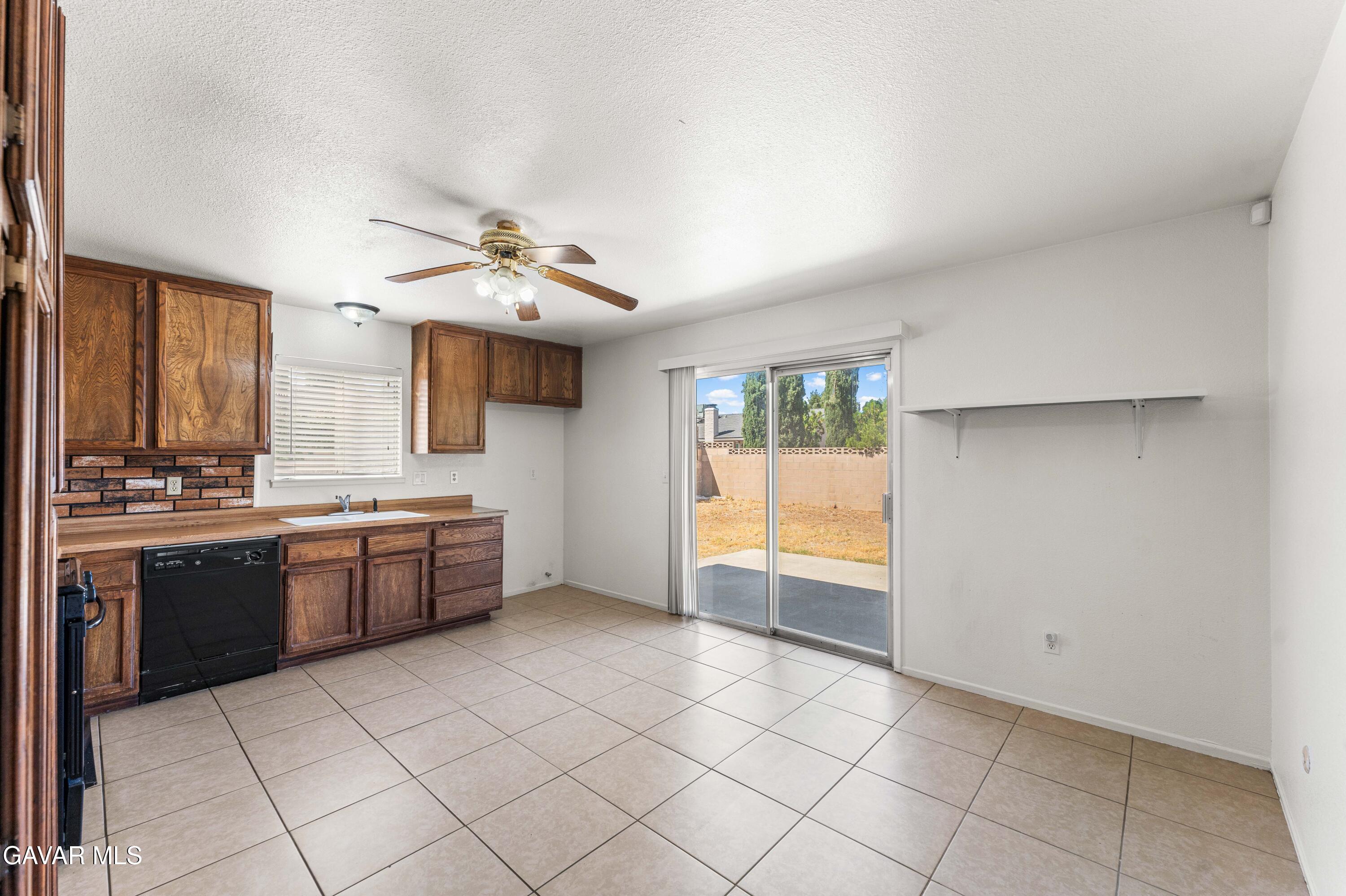39221 Foxholm Drive
