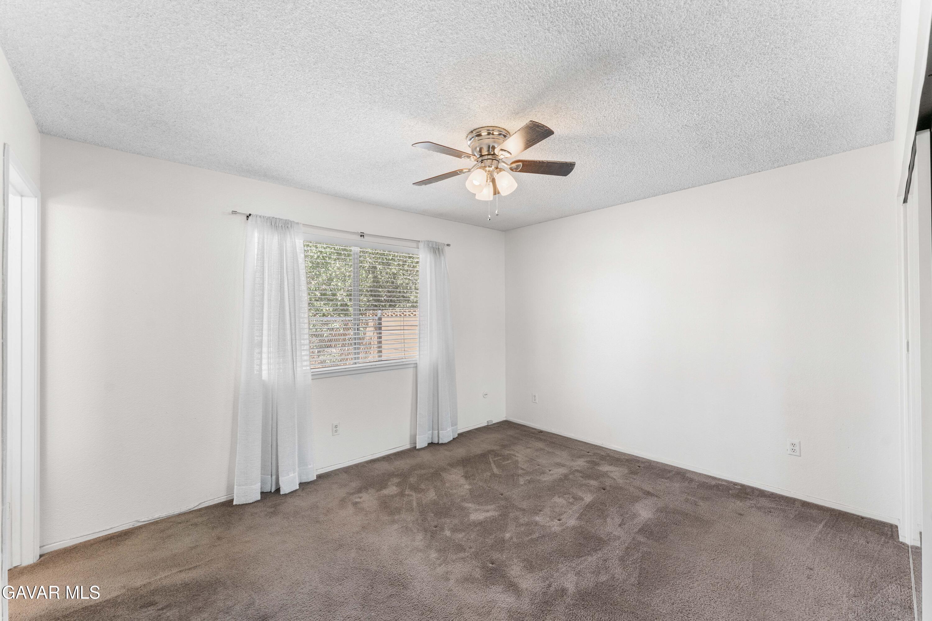 39221 Foxholm Drive