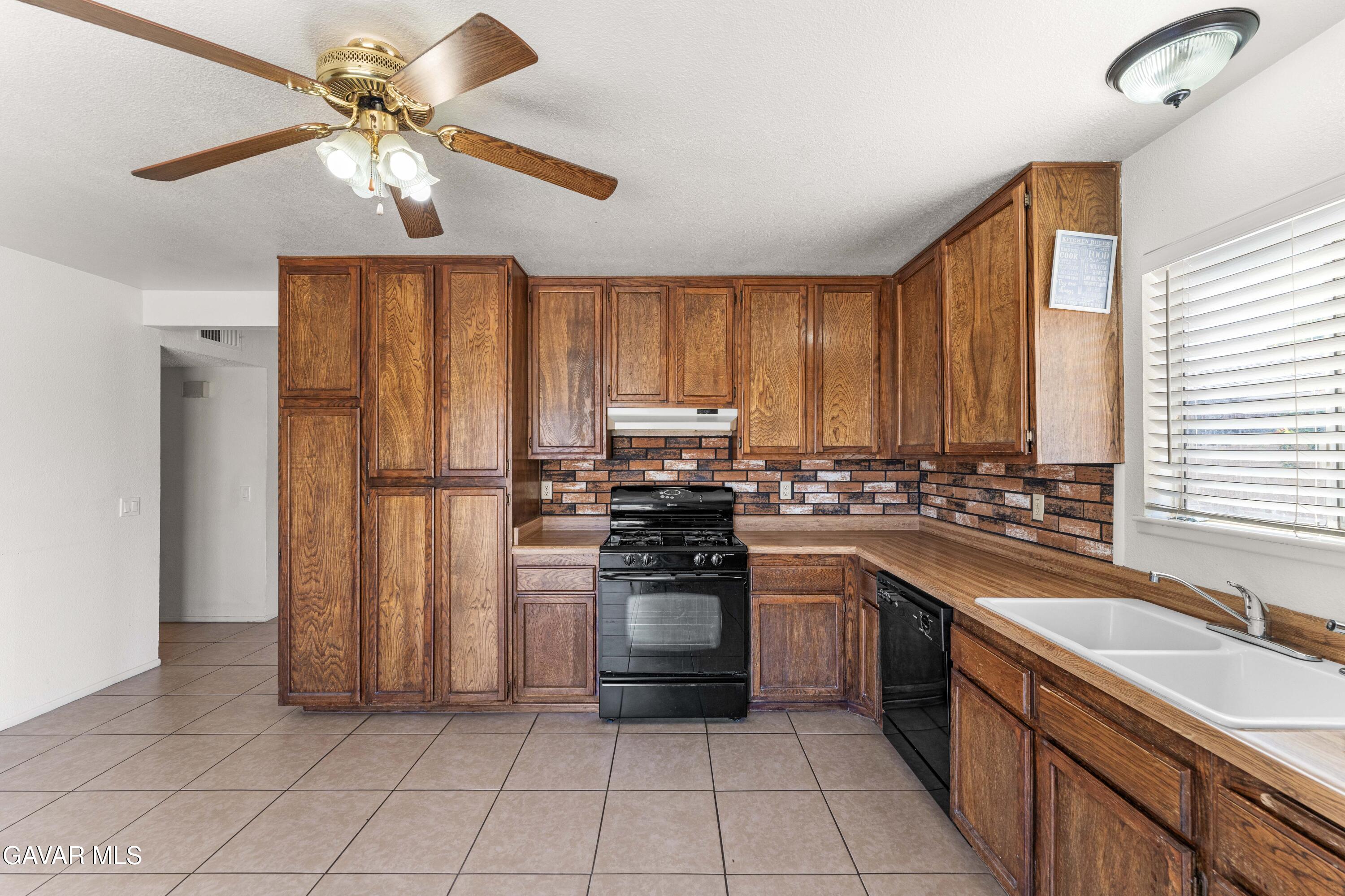 39221 Foxholm Drive
