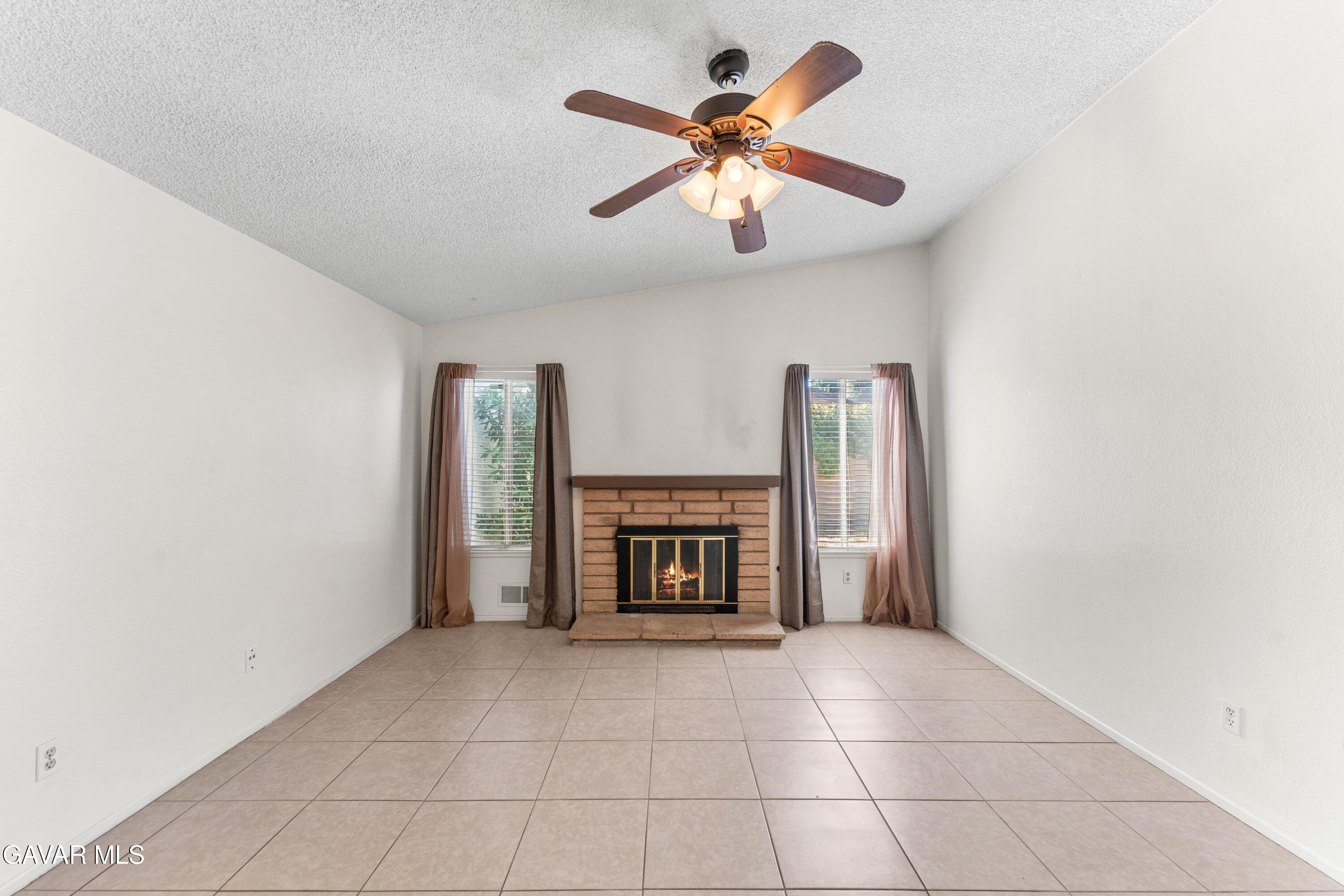 39221 Foxholm Drive