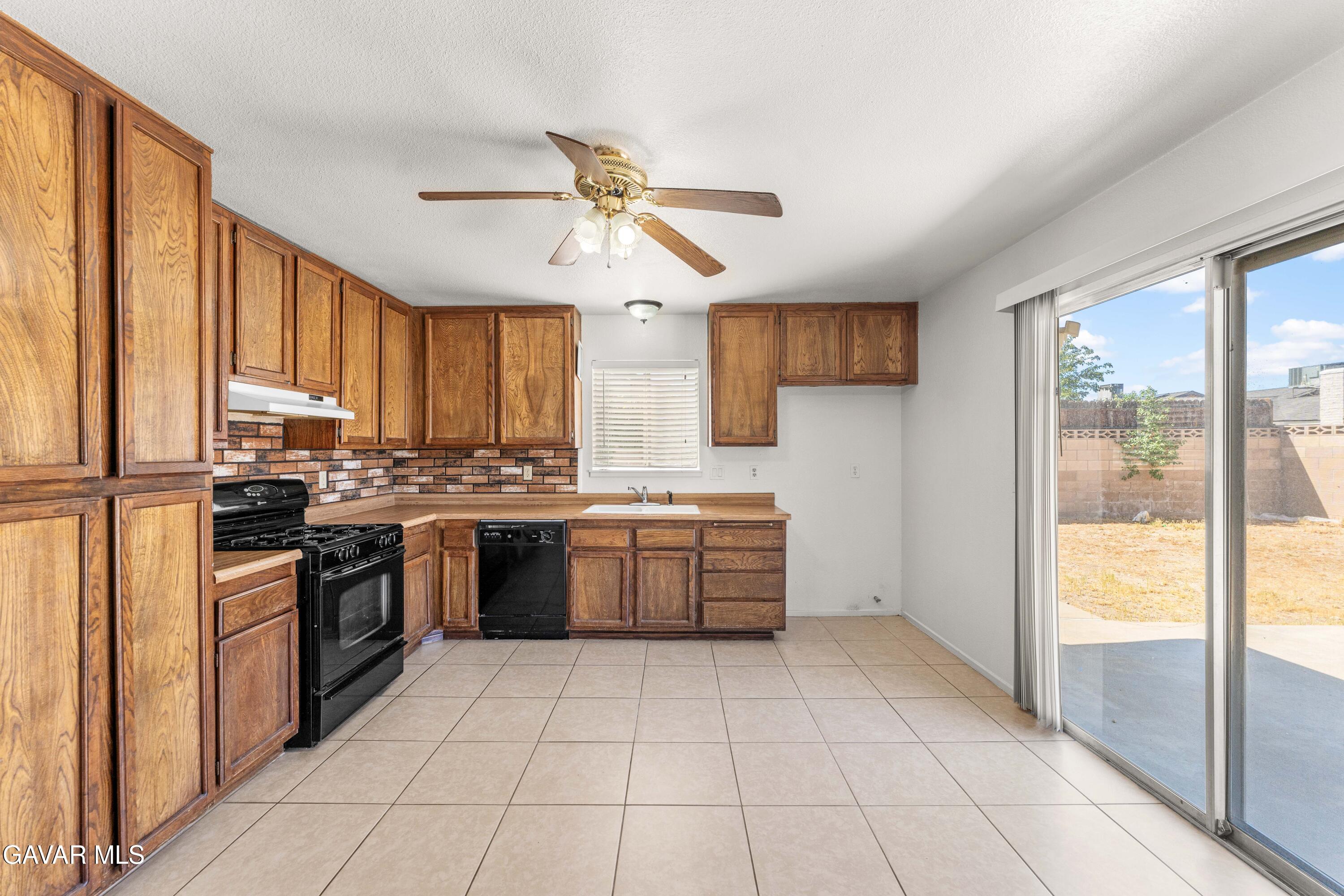 39221 Foxholm Drive