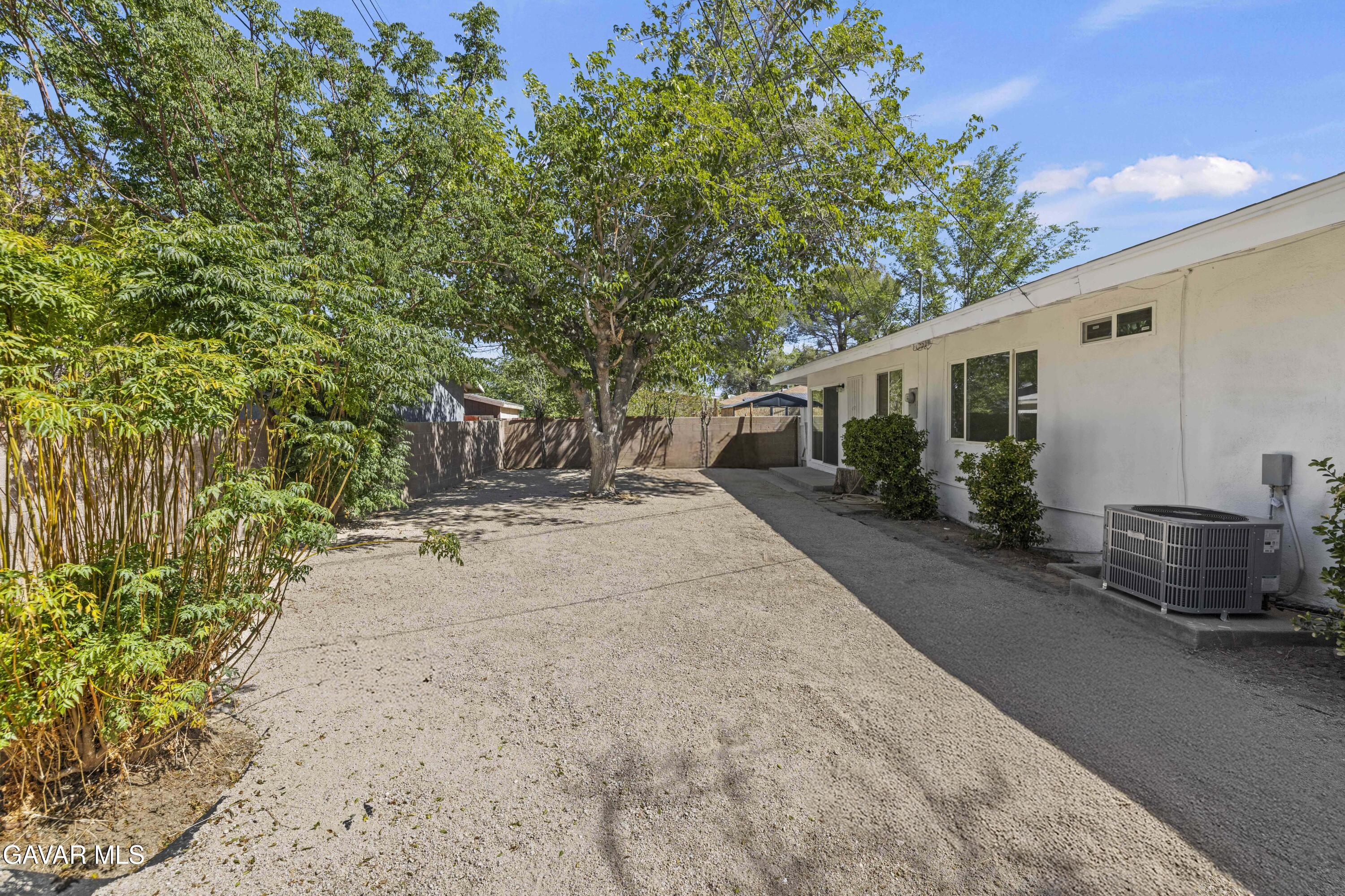 45517 Kingtree Avenue