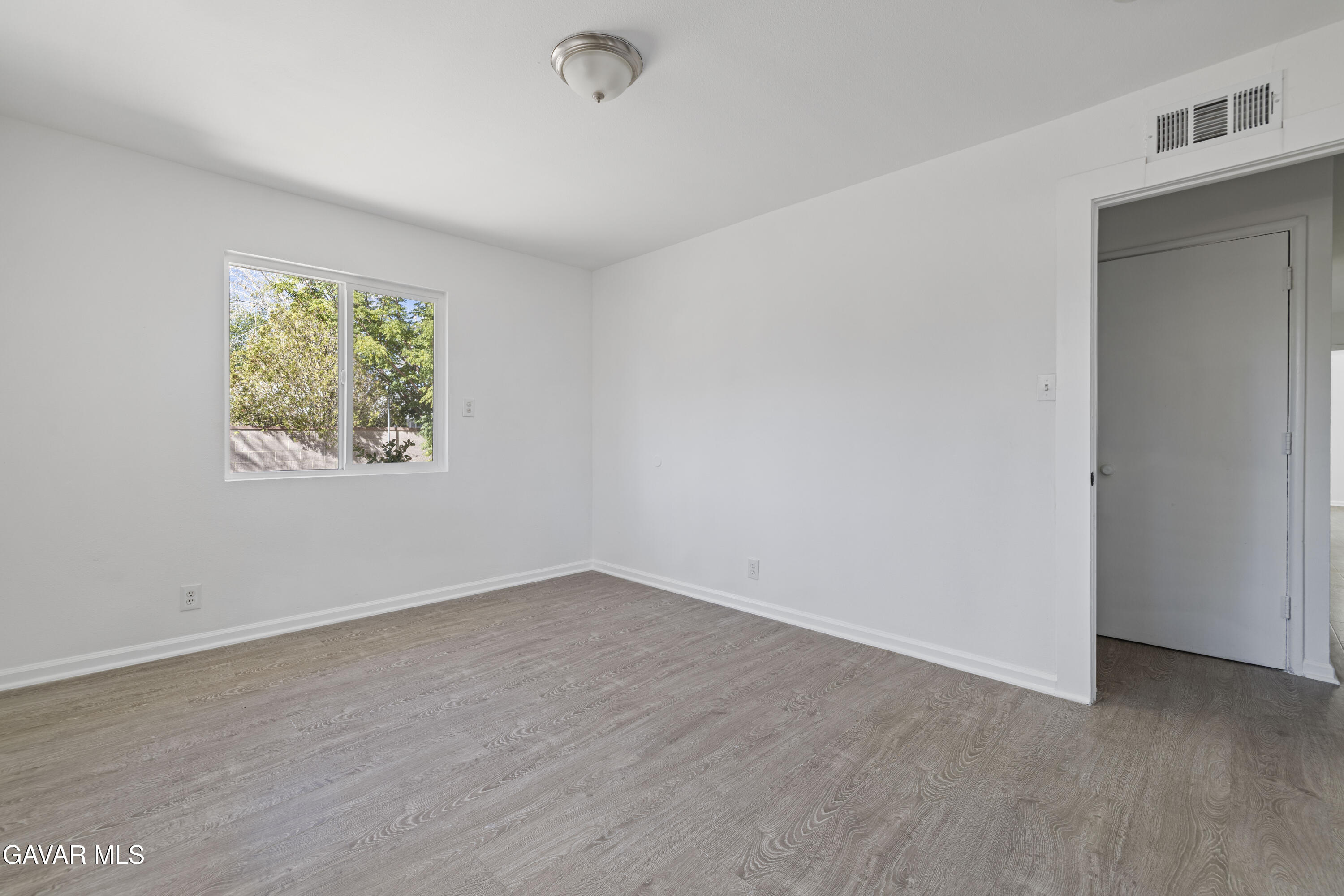 45517 Kingtree Avenue