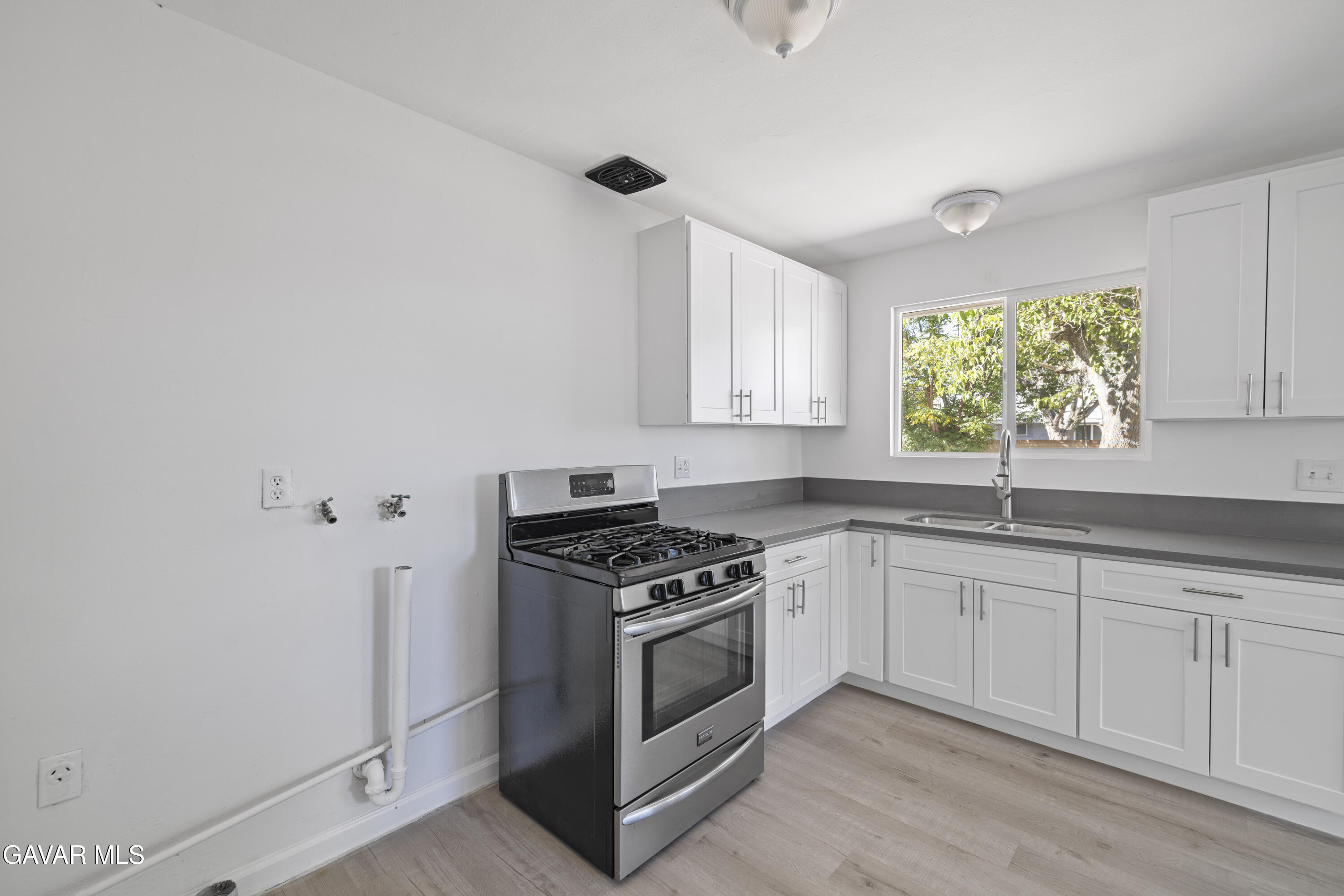 45517 Kingtree Avenue