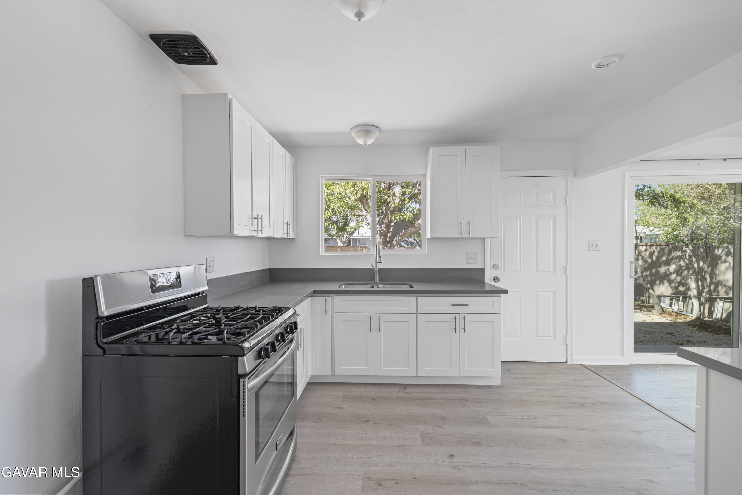 45517 Kingtree Avenue