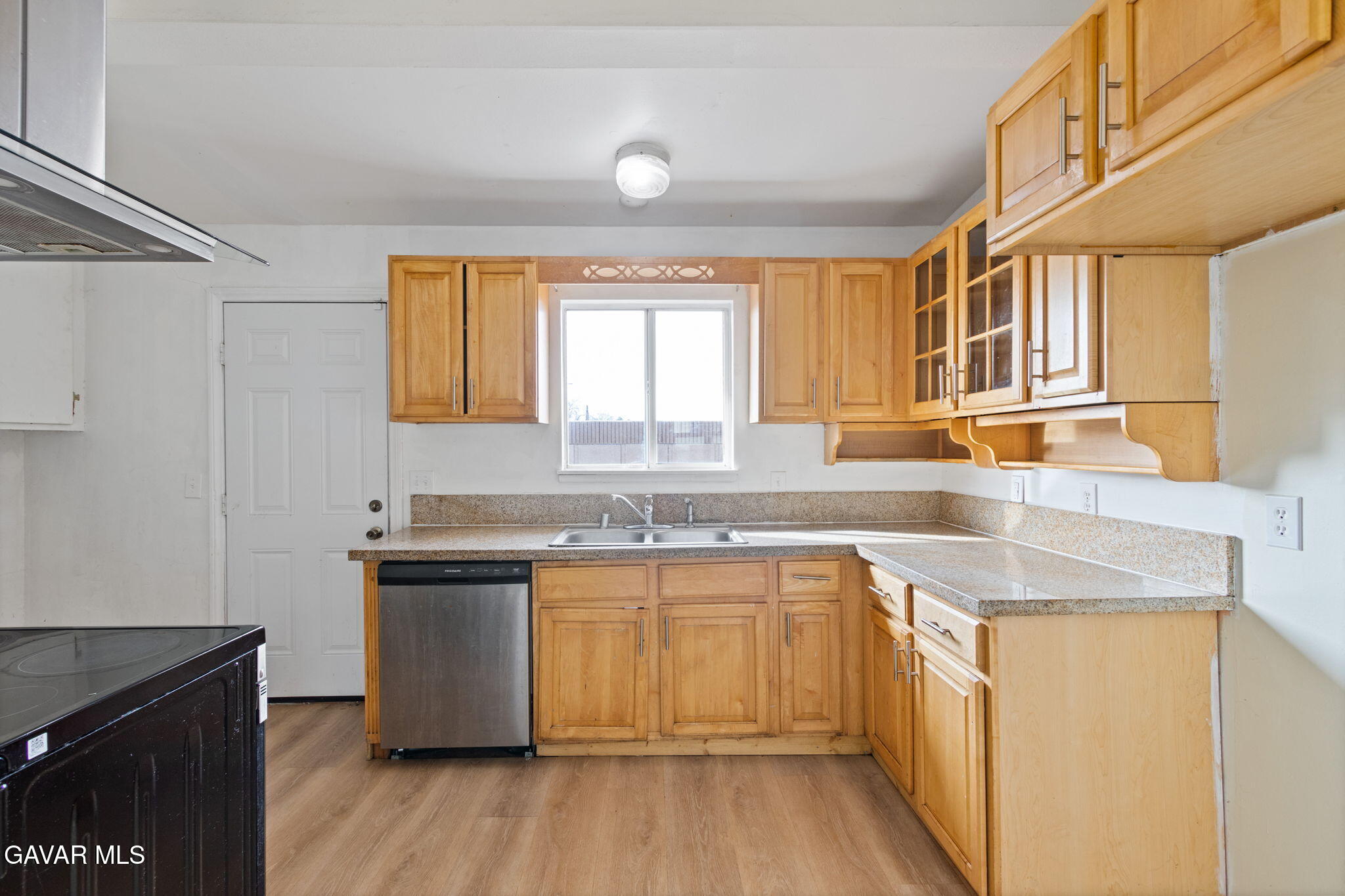 1132 W Holguin Street