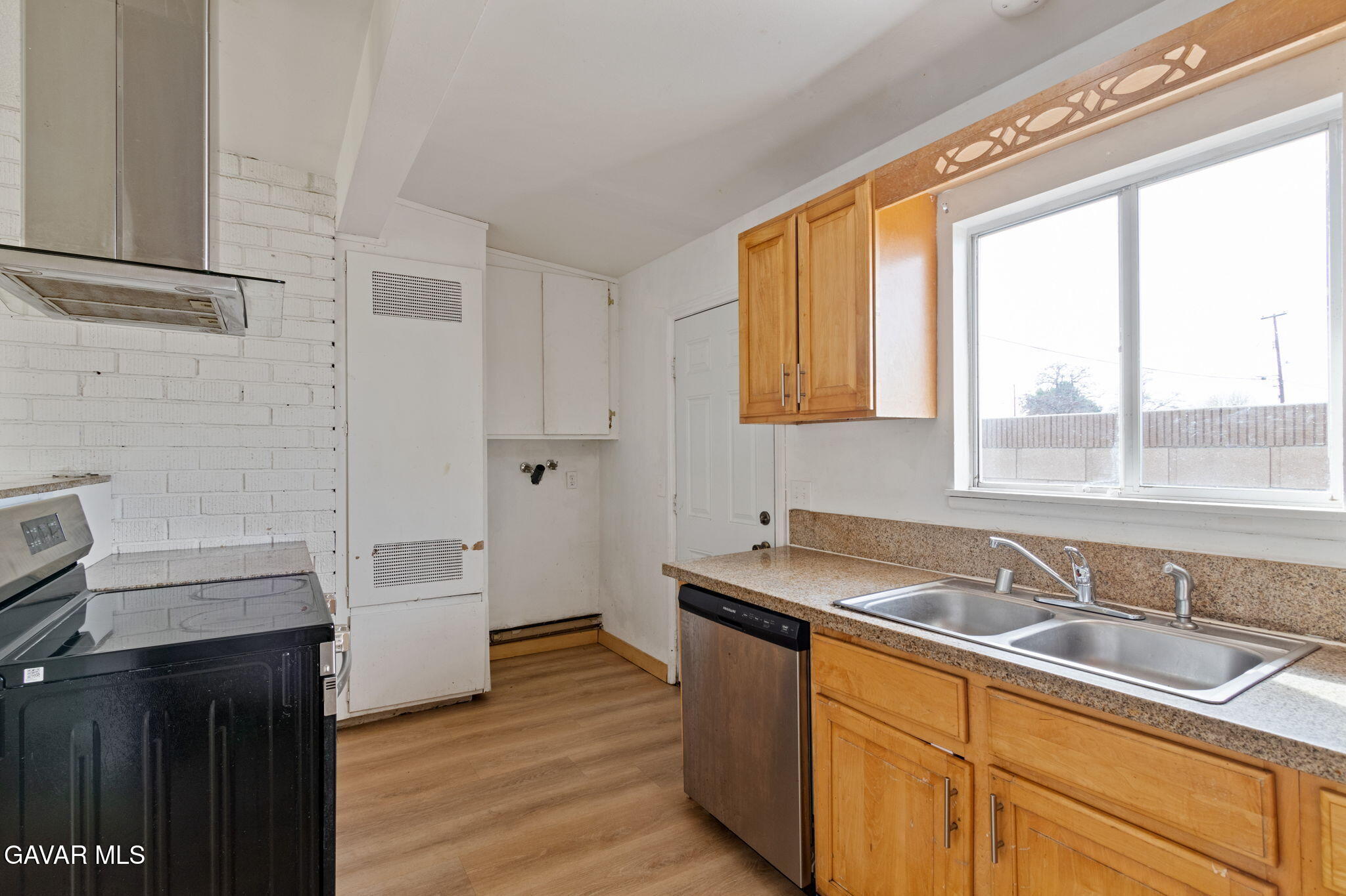 1132 W Holguin Street