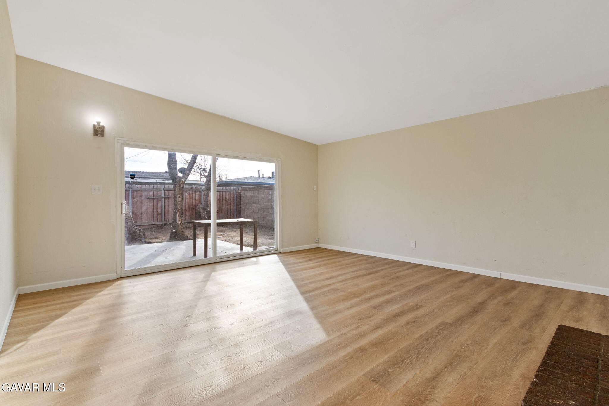 1132 W Holguin Street