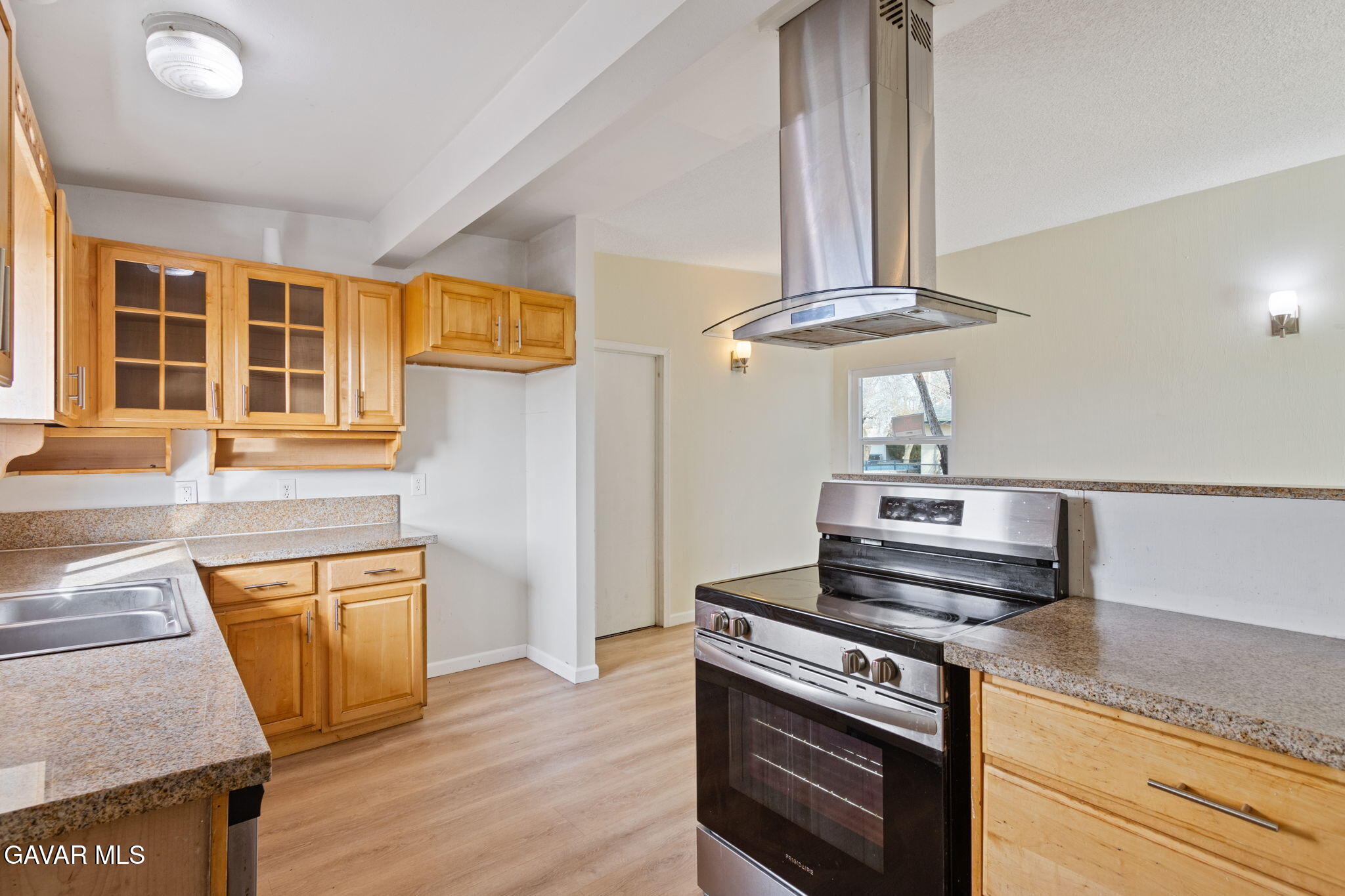 1132 W Holguin Street