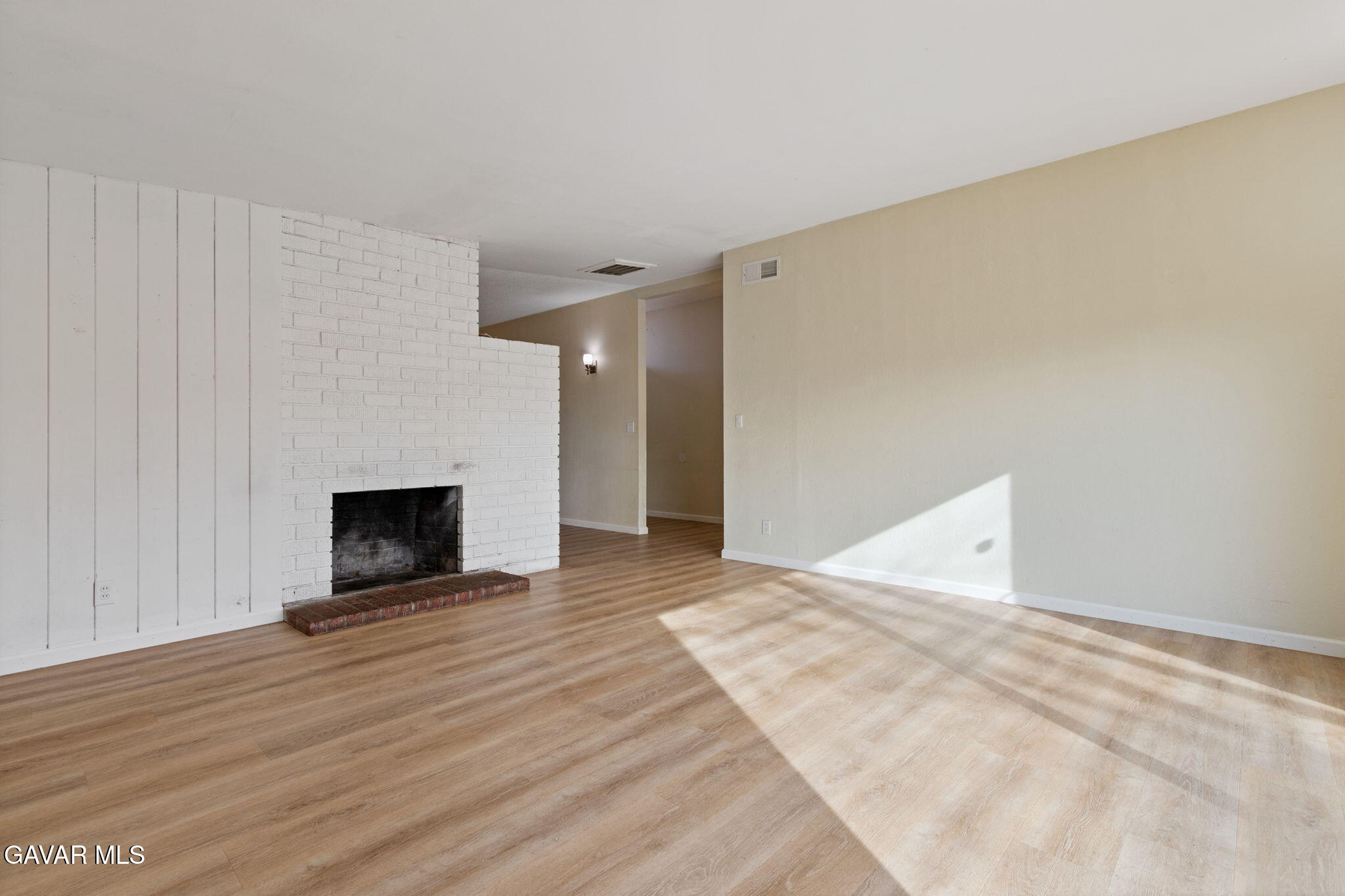 1132 W Holguin Street