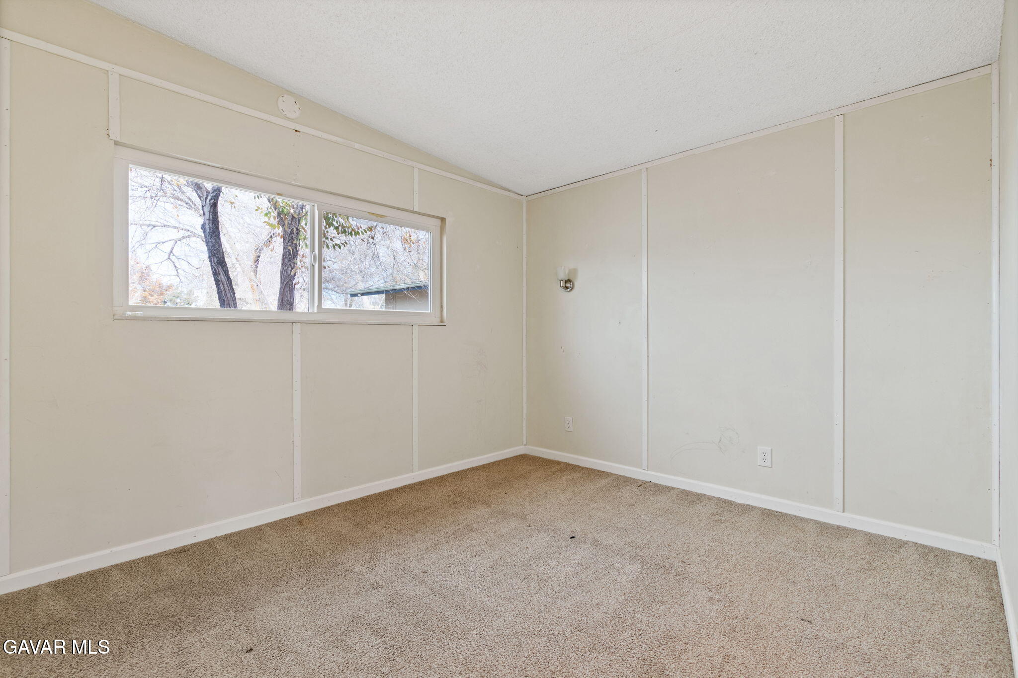 1132 W Holguin Street