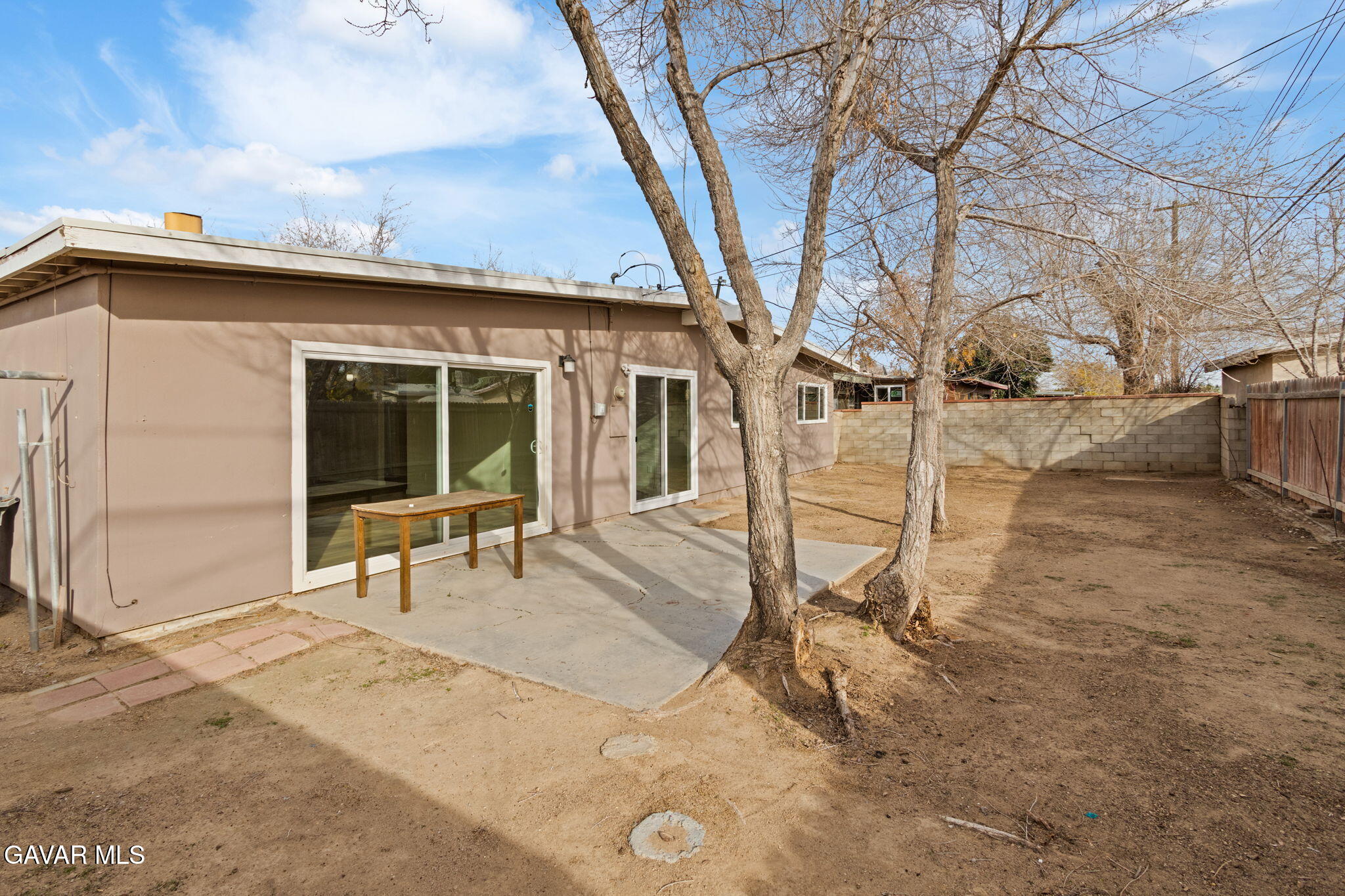 1132 W Holguin Street