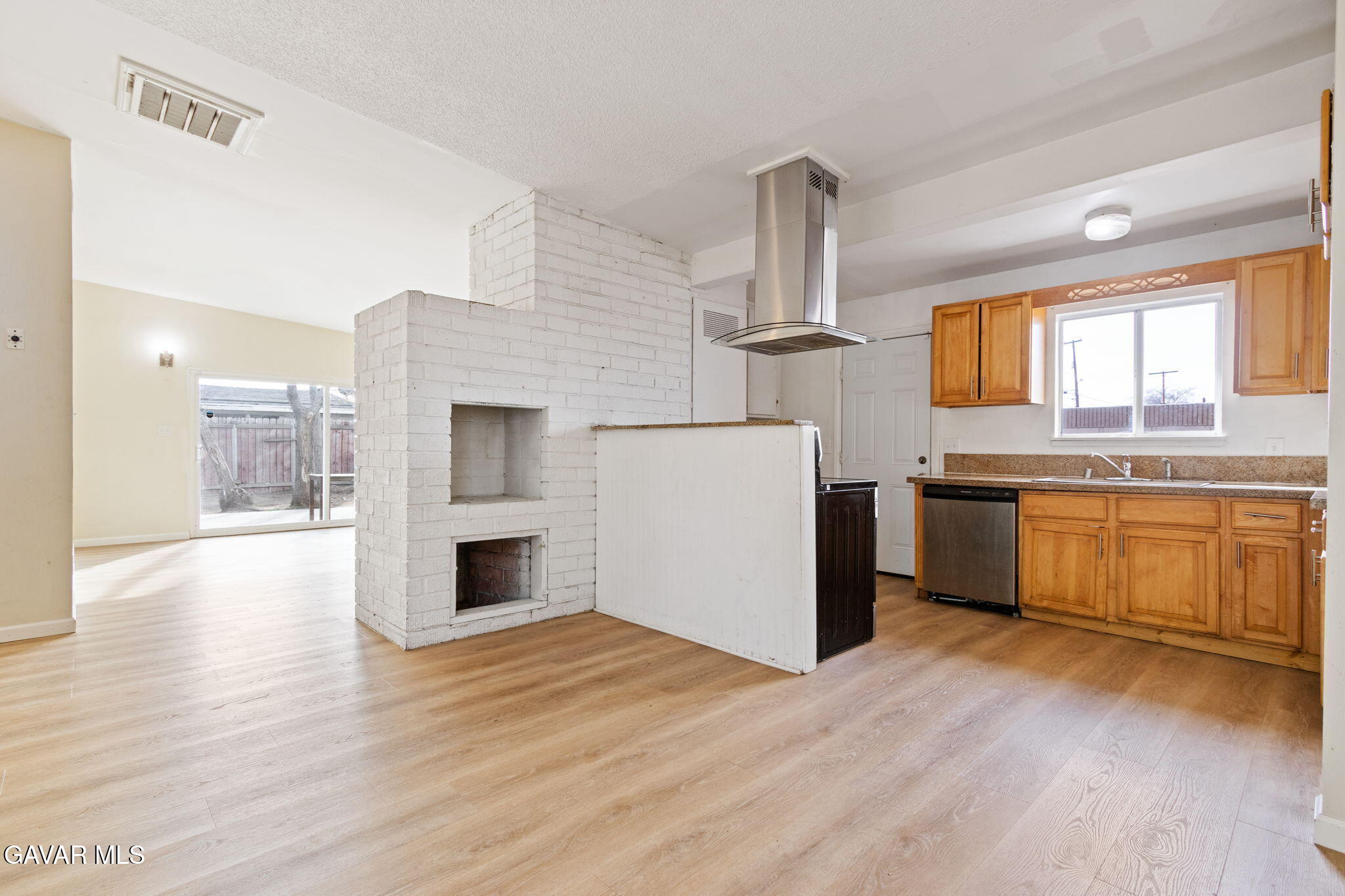 1132 W Holguin Street