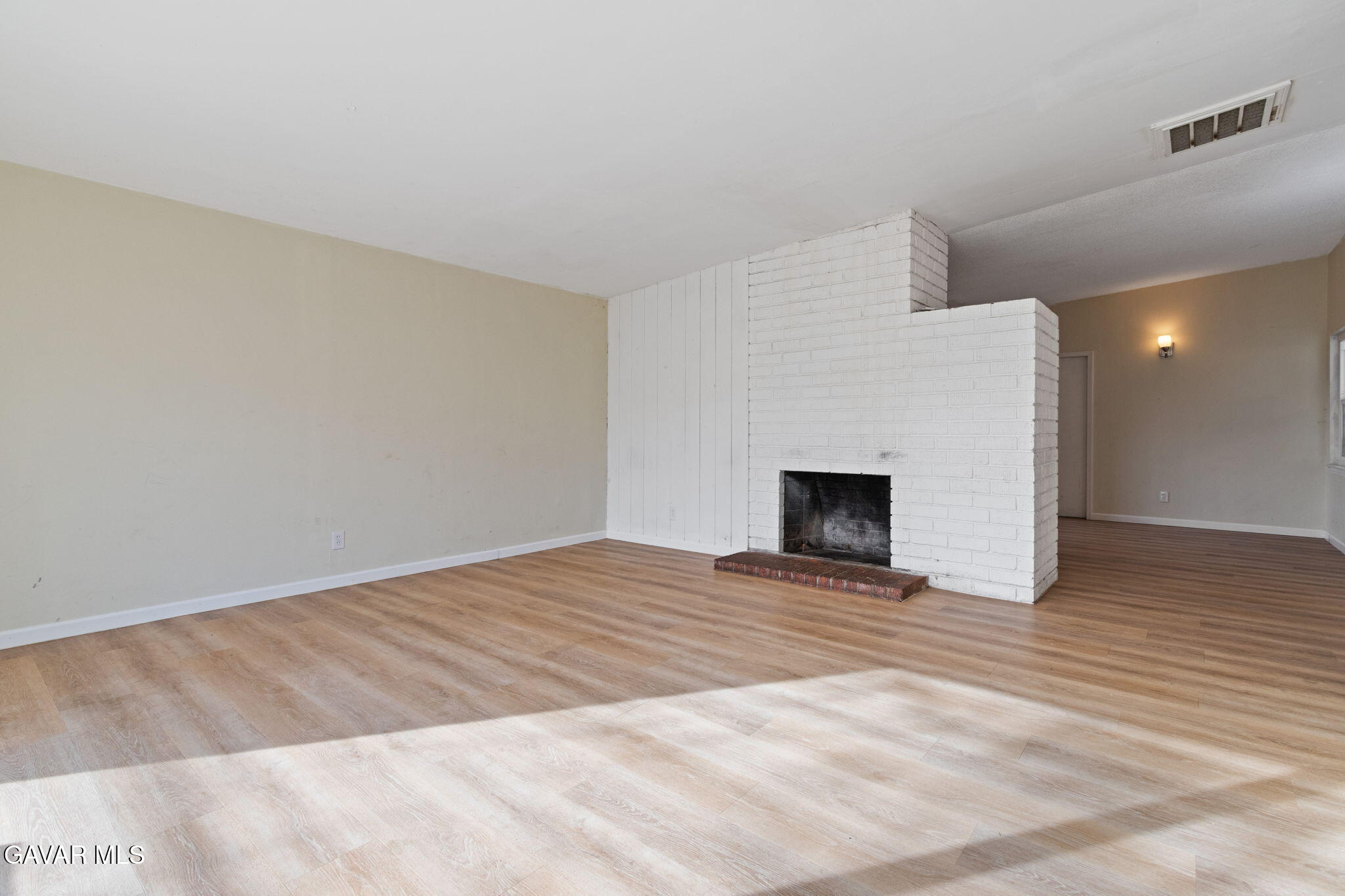 1132 W Holguin Street