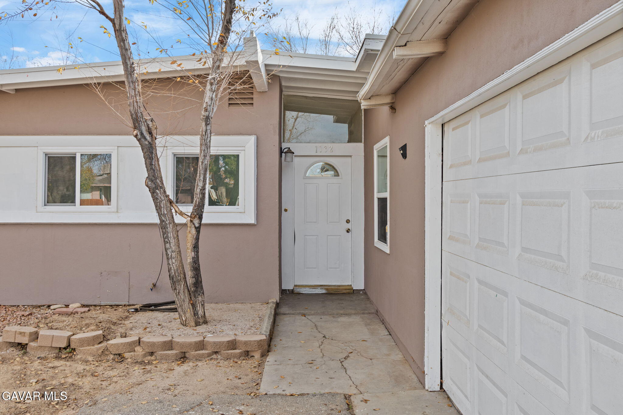 1132 W Holguin Street