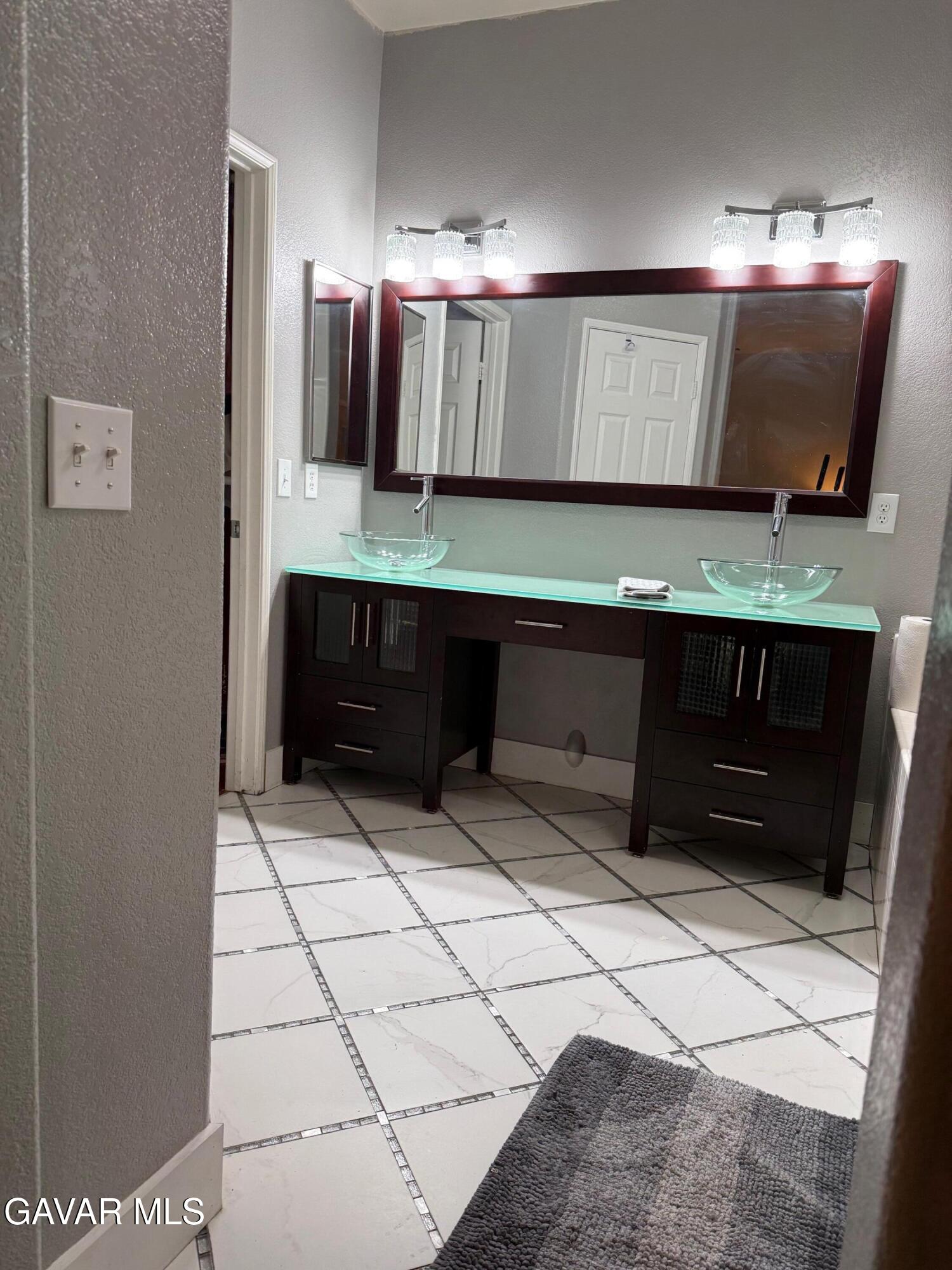 45334 W 21st Street West Street