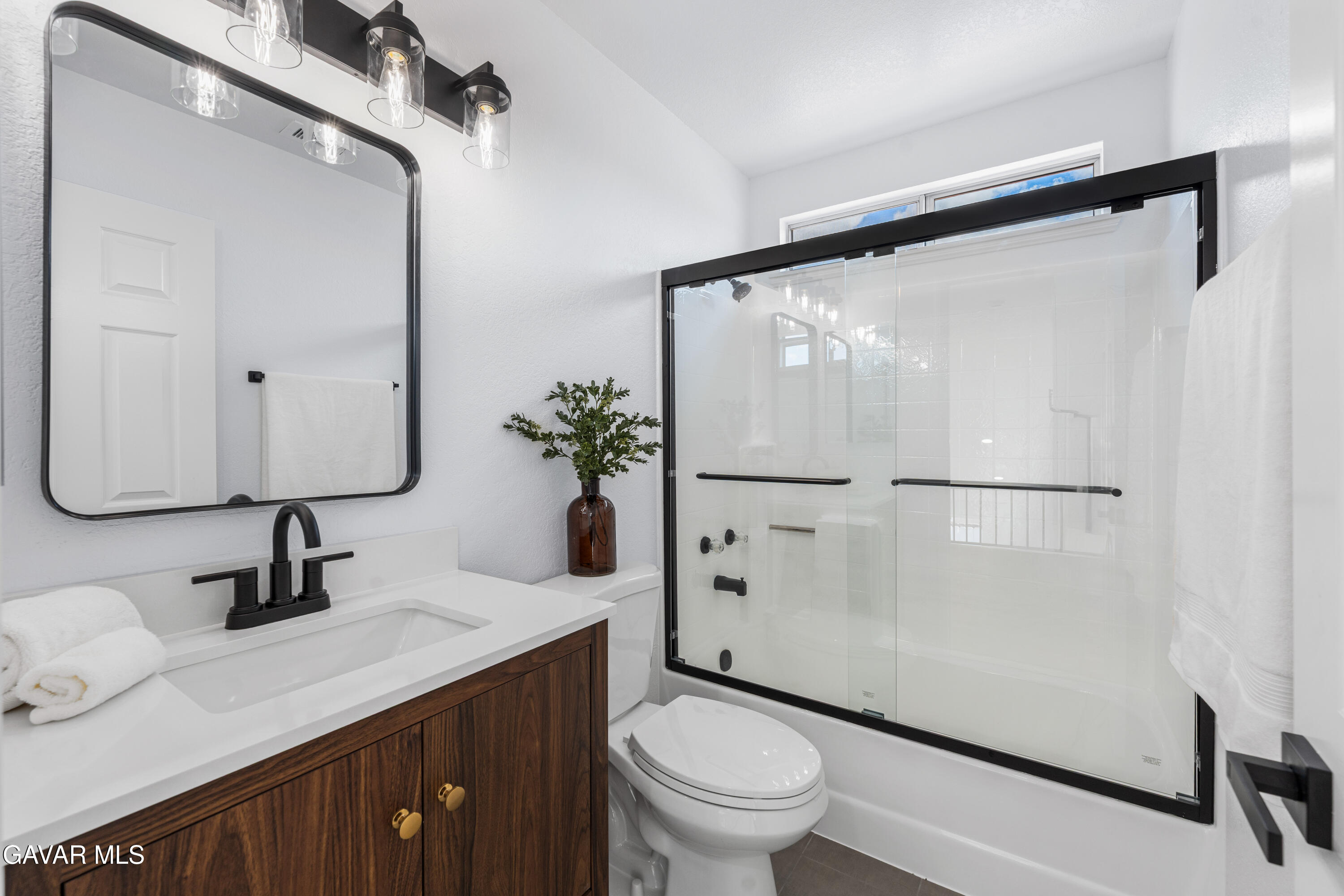 5139 Saint Laurent Place