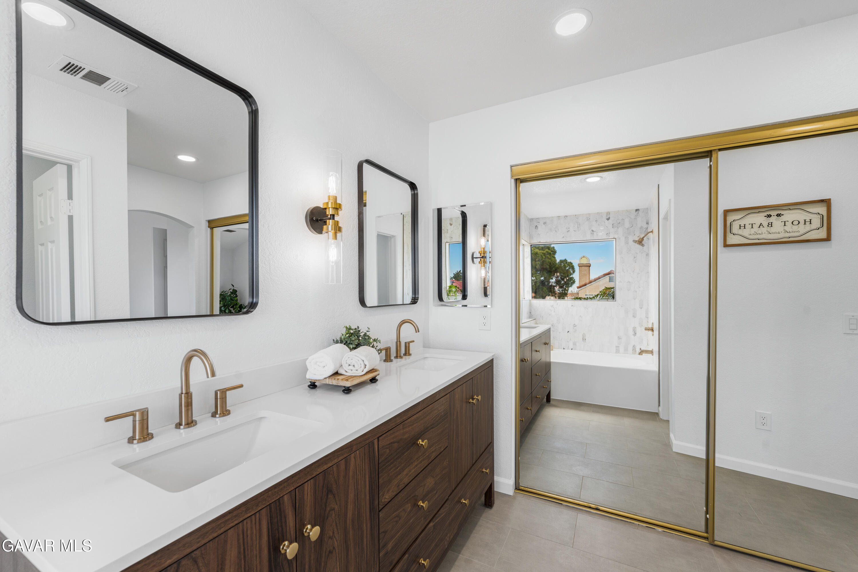 5139 Saint Laurent Place