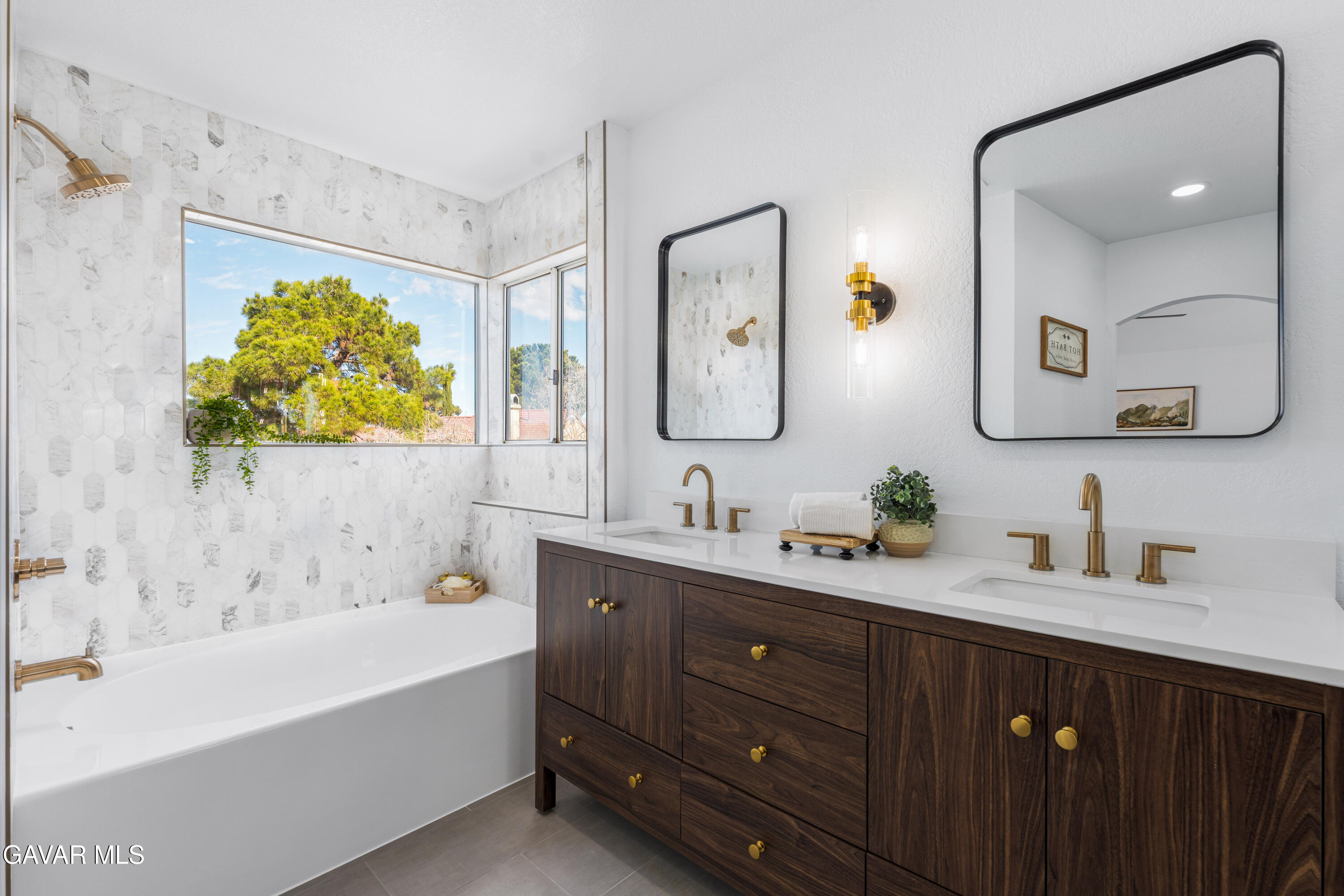 5139 Saint Laurent Place