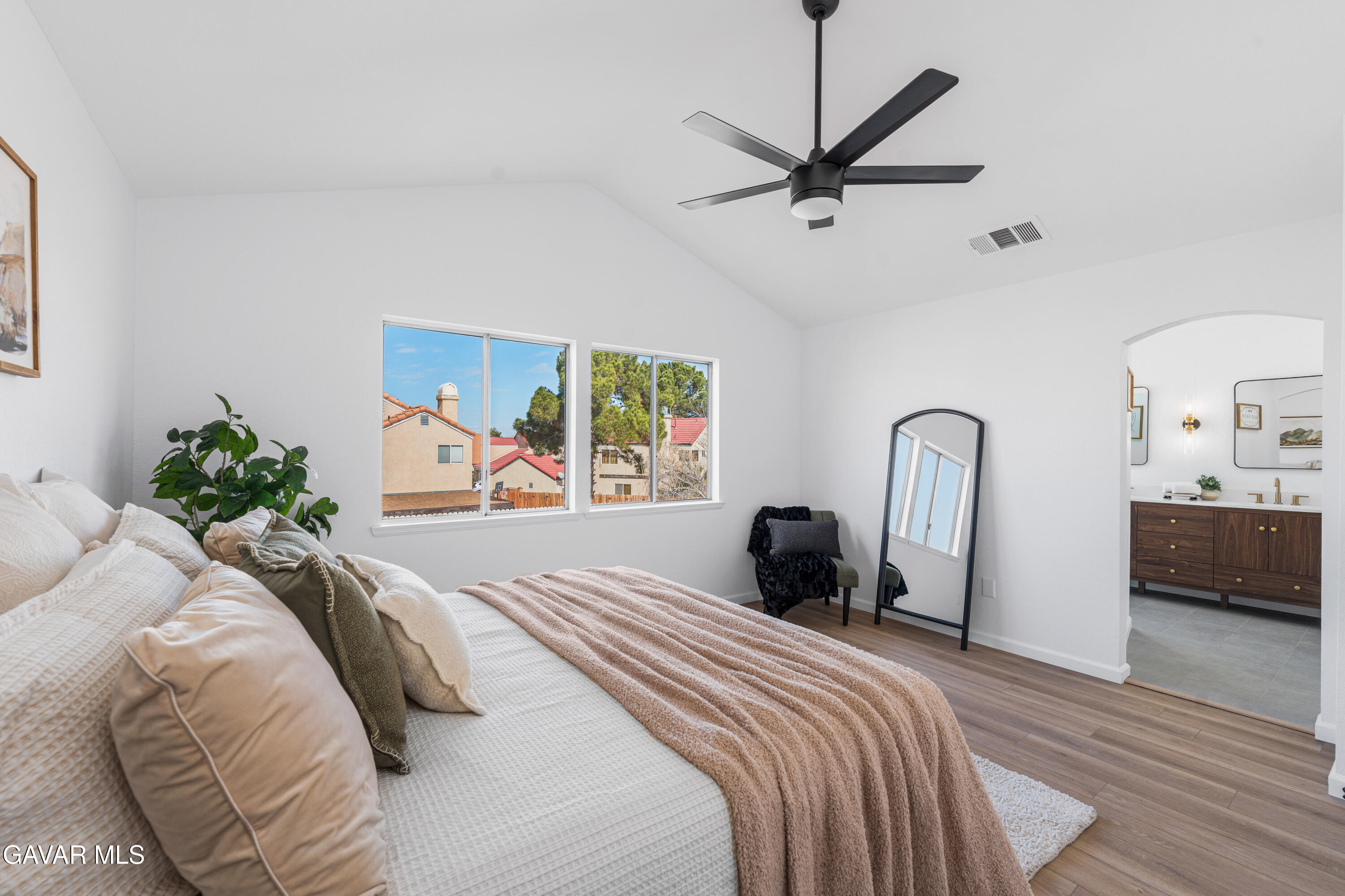 5139 Saint Laurent Place