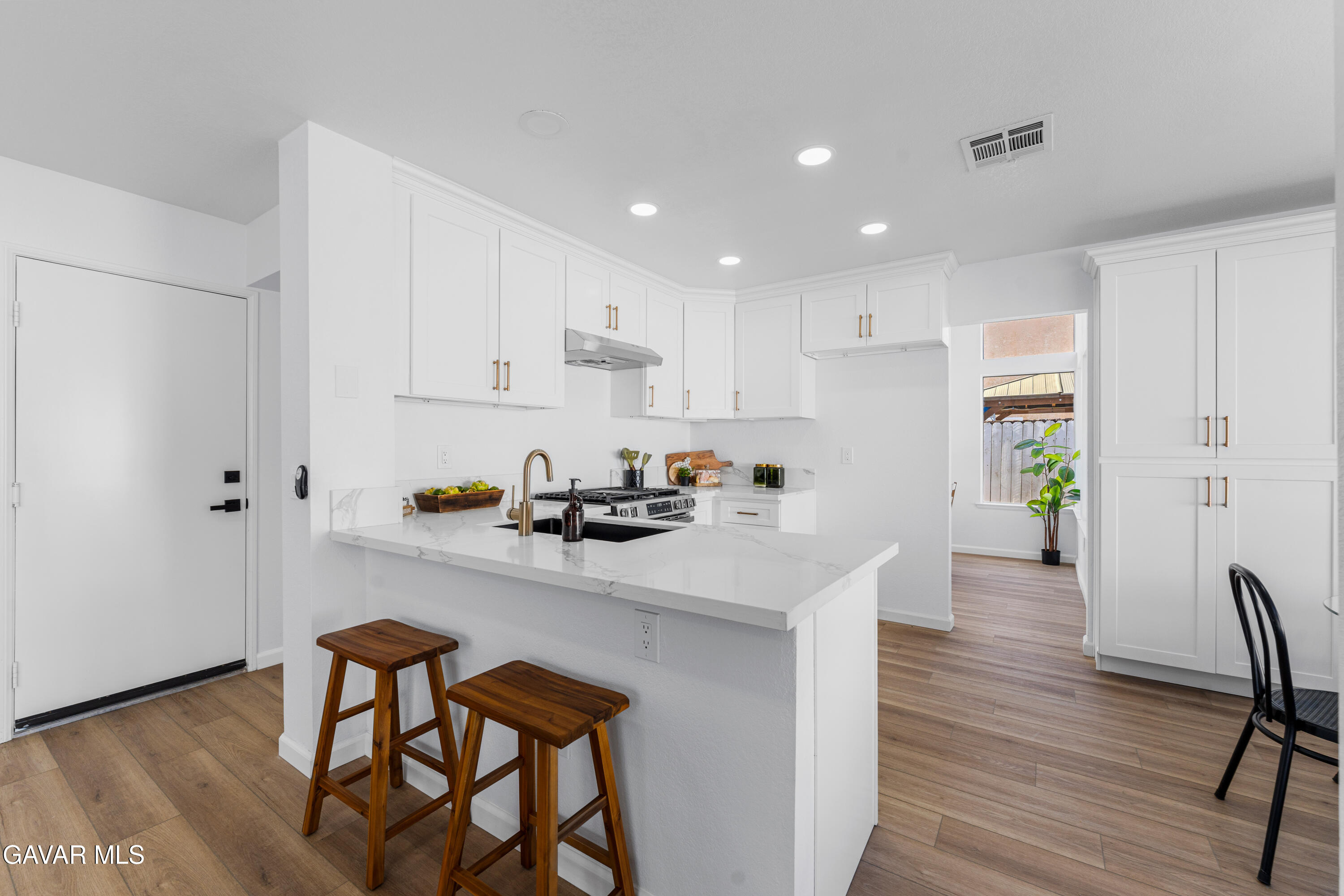 5139 Saint Laurent Place