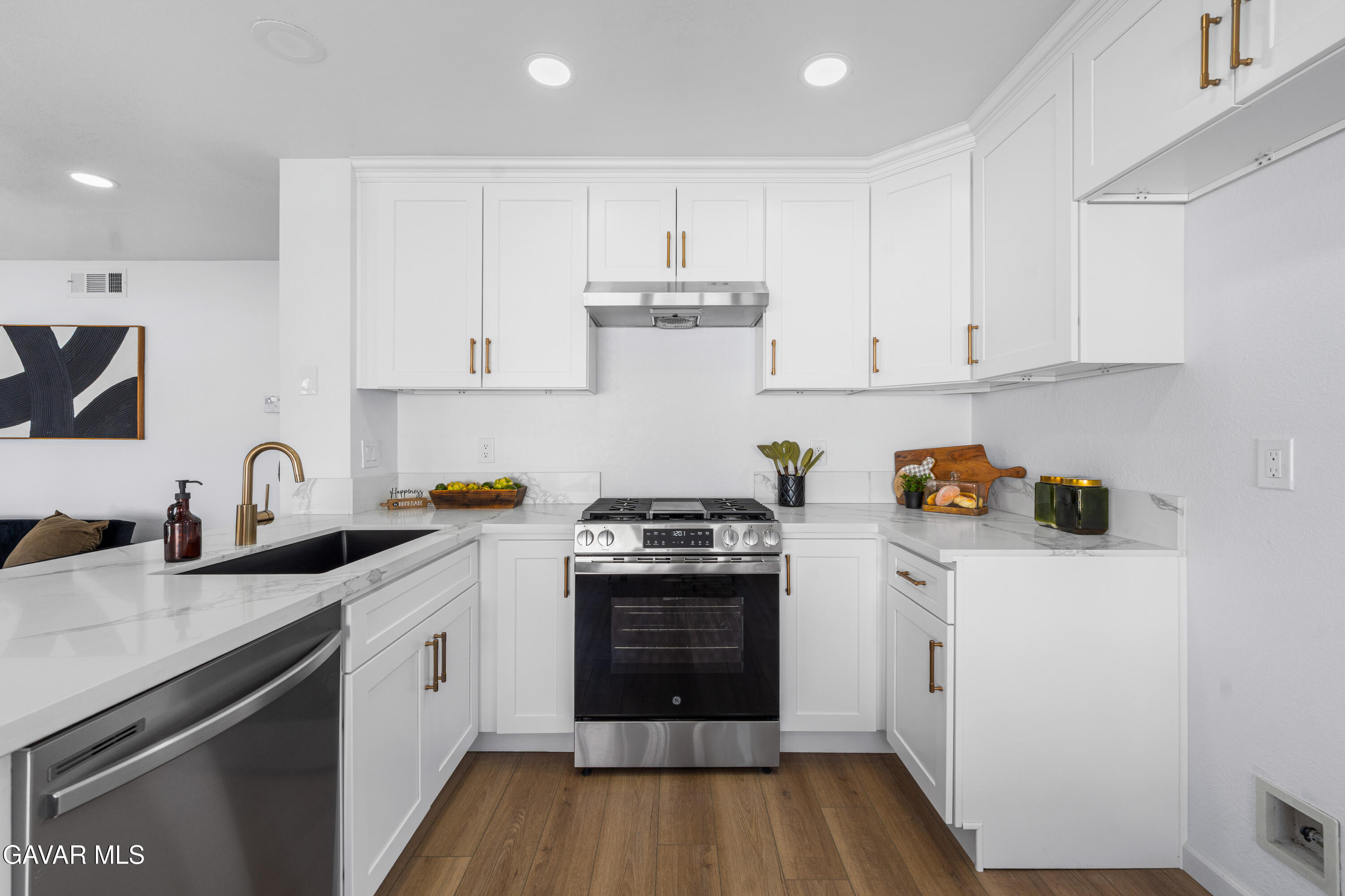 5139 Saint Laurent Place