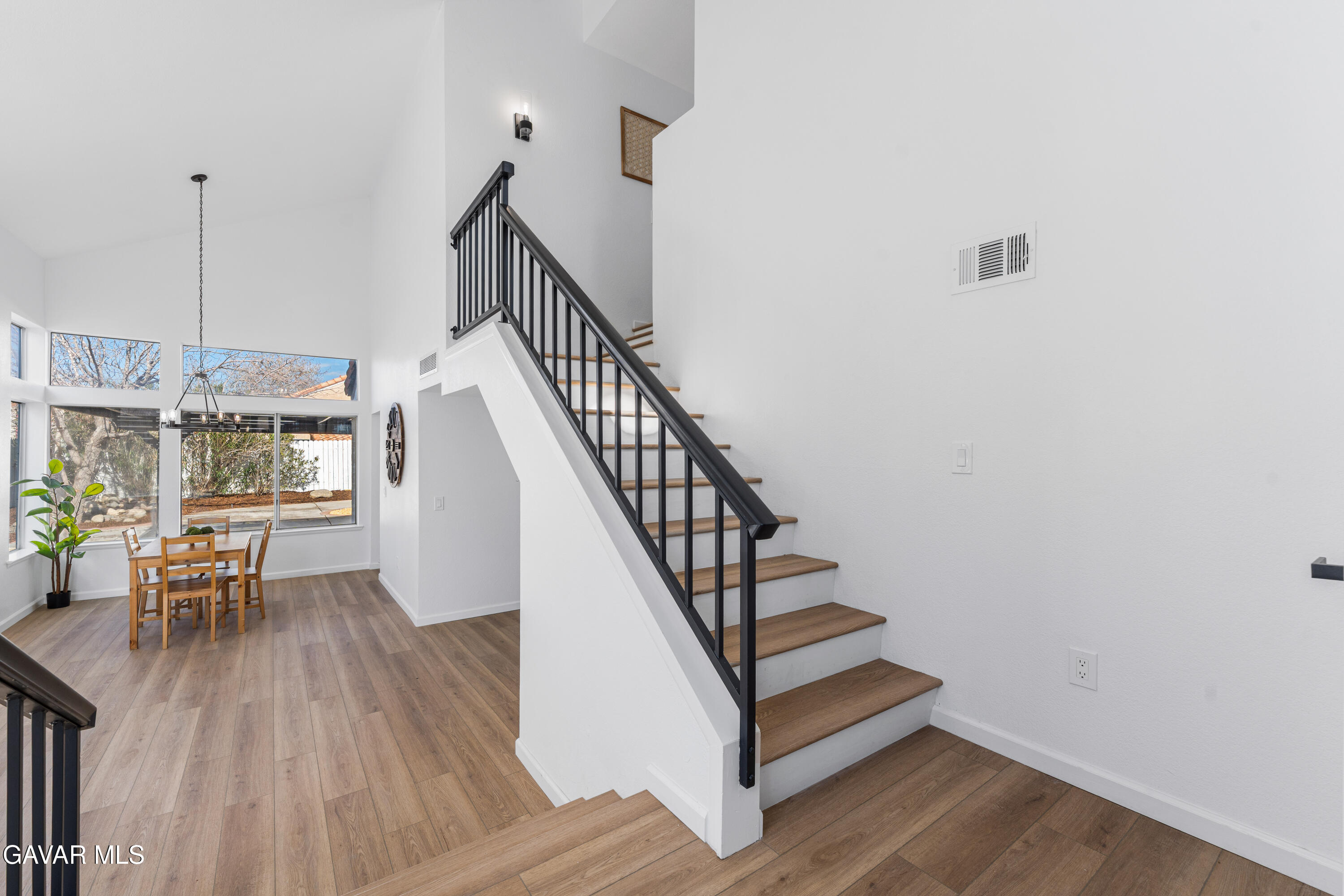 5139 Saint Laurent Place