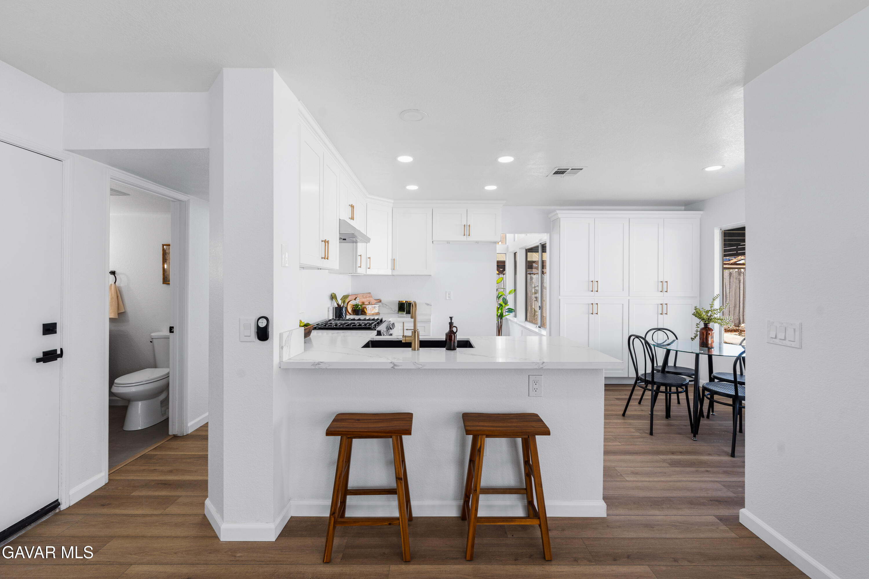 5139 Saint Laurent Place