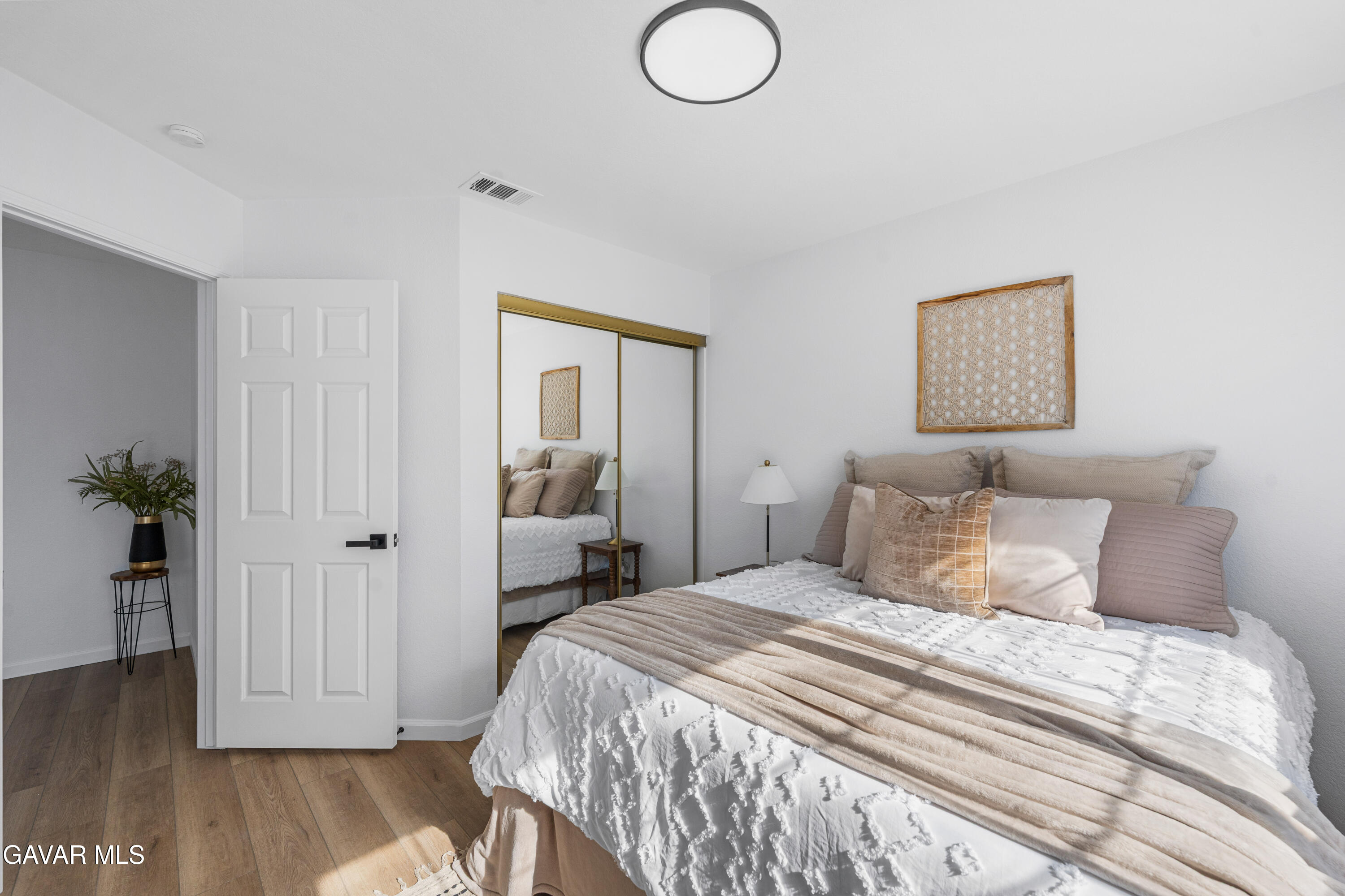 5139 Saint Laurent Place