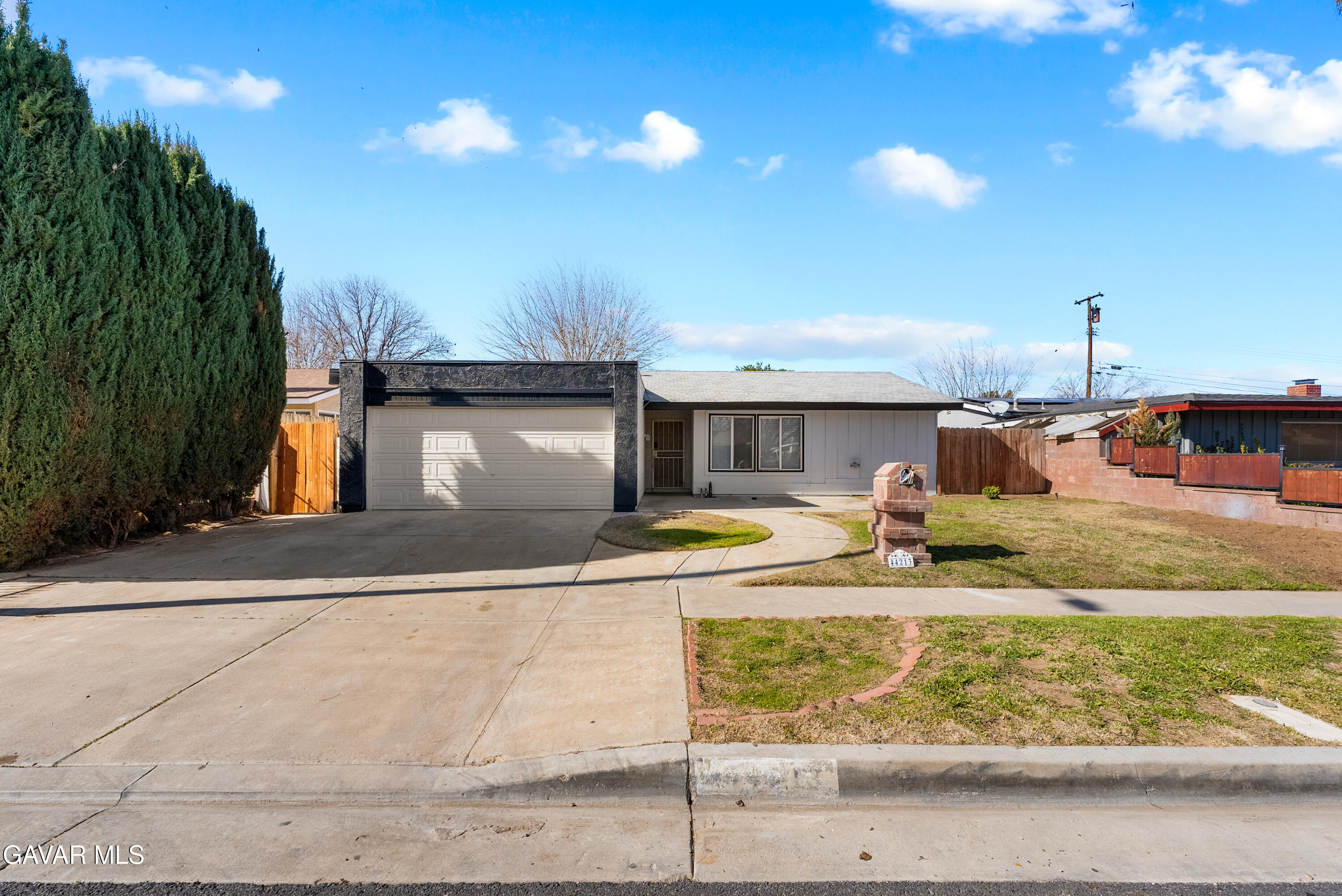 44213 E 4th Street