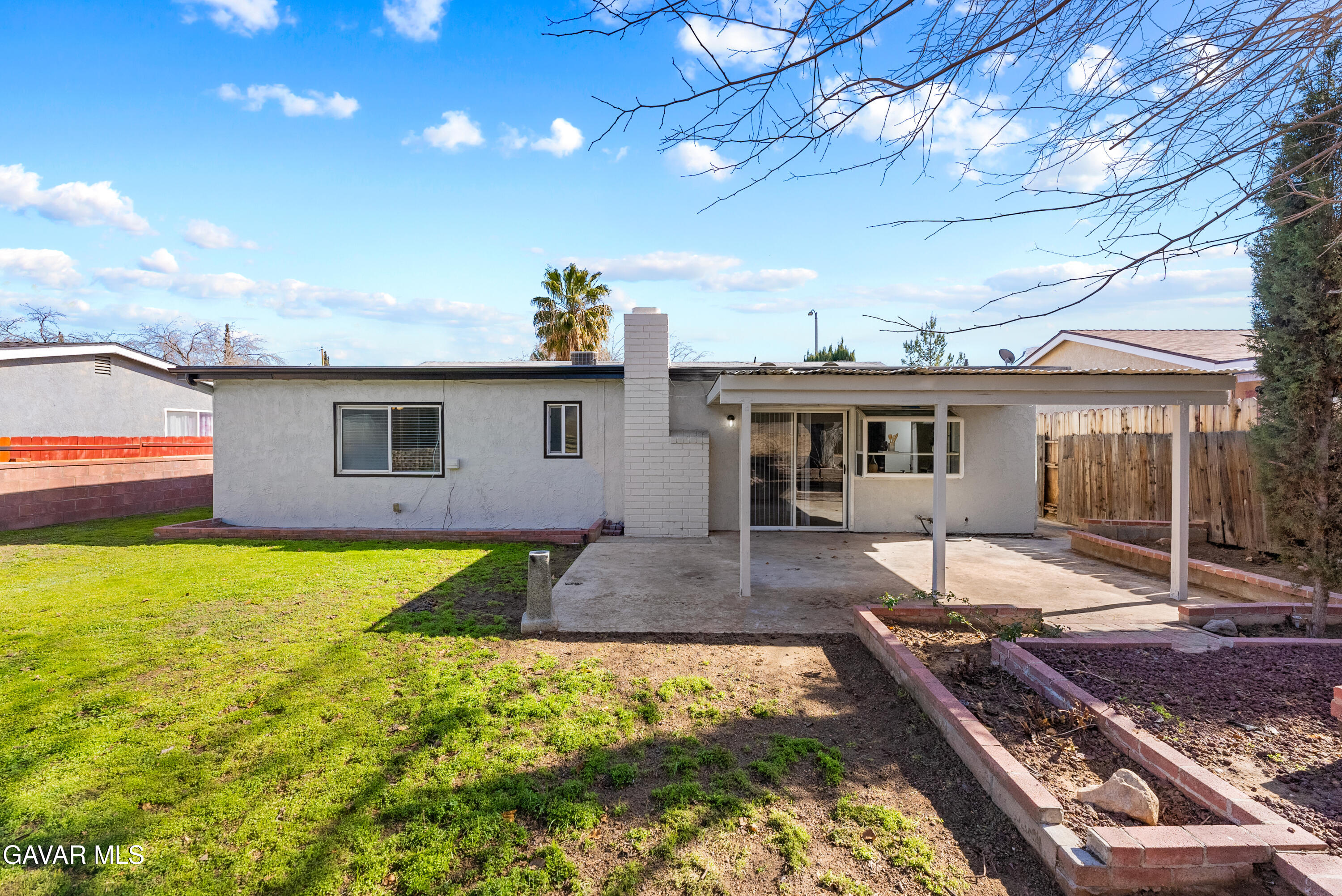 44213 E 4th Street