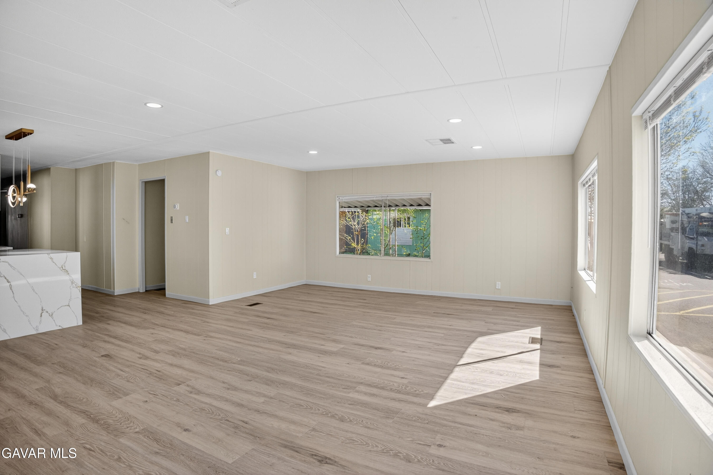 1301 E Avenue I, 348