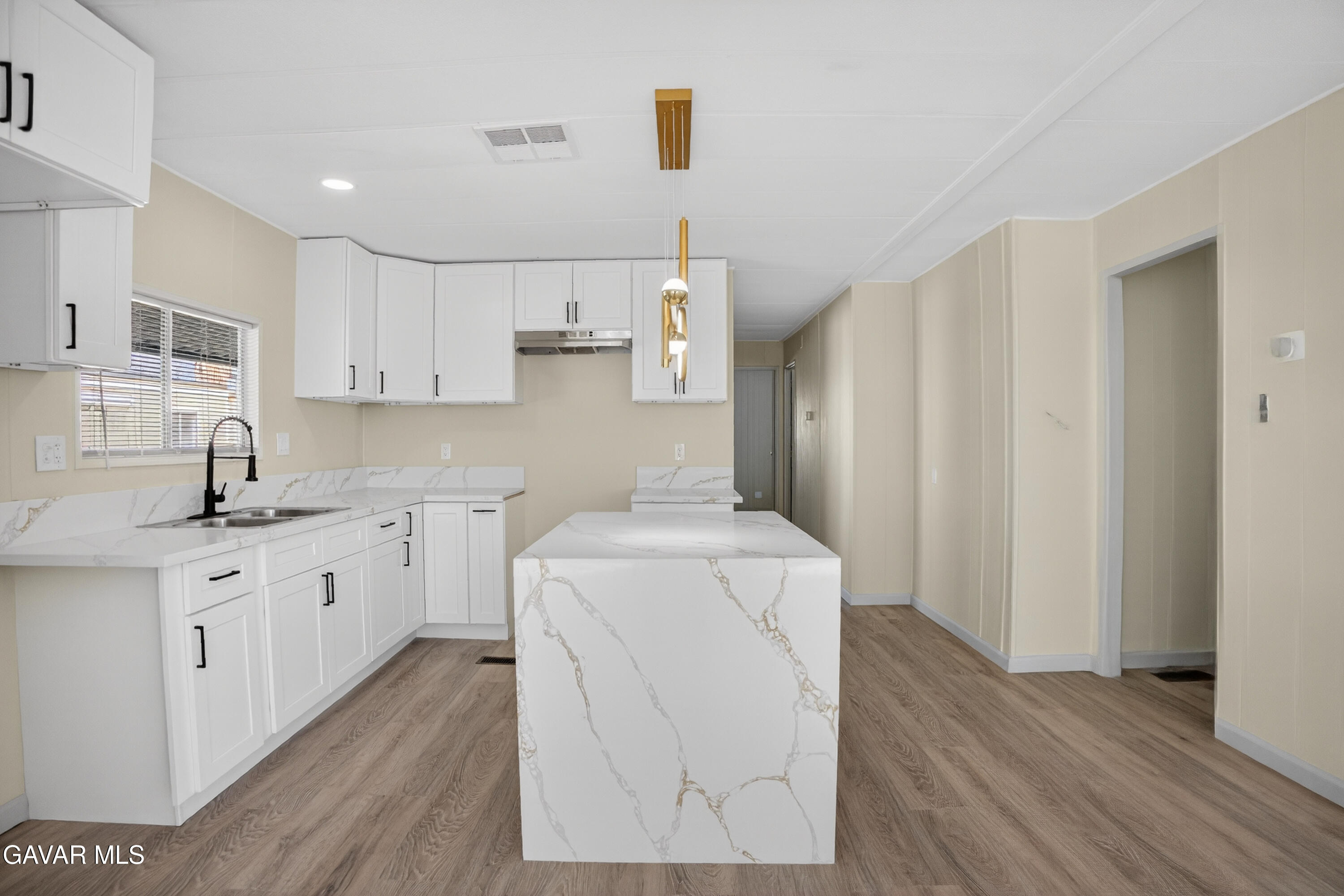 1301 E Avenue I, 348