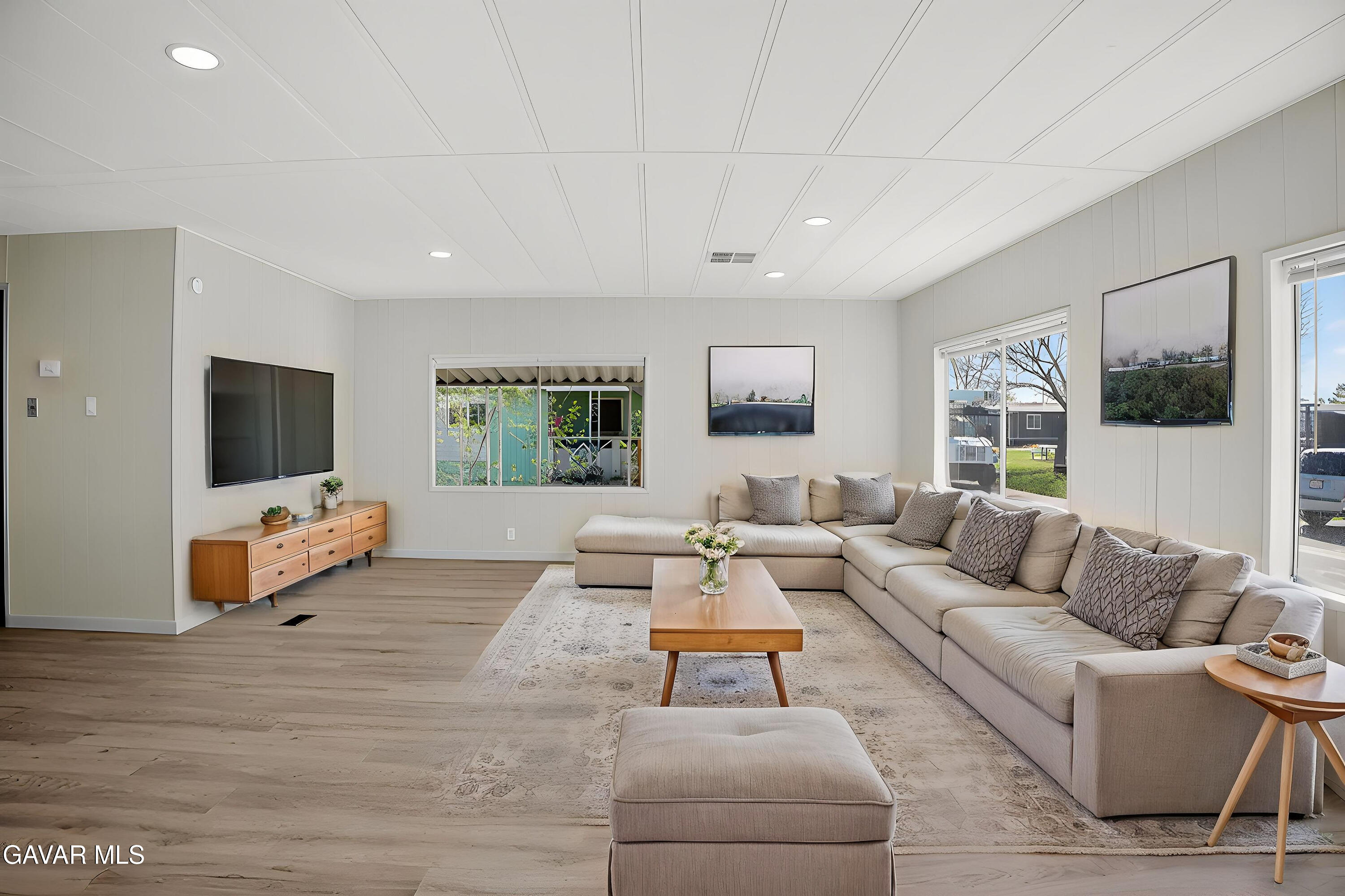 1301 E Avenue I, 348