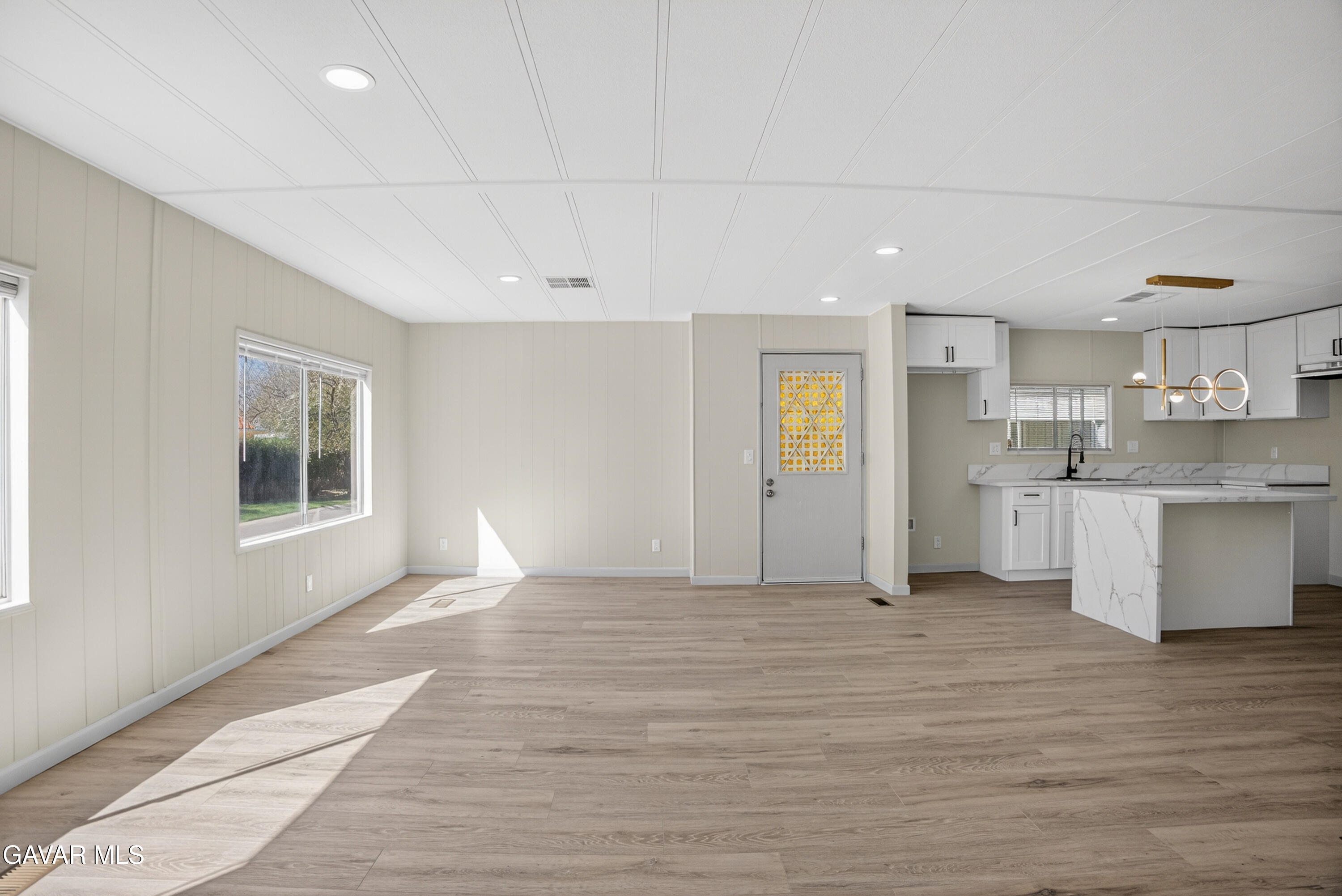 1301 E Avenue I, 348